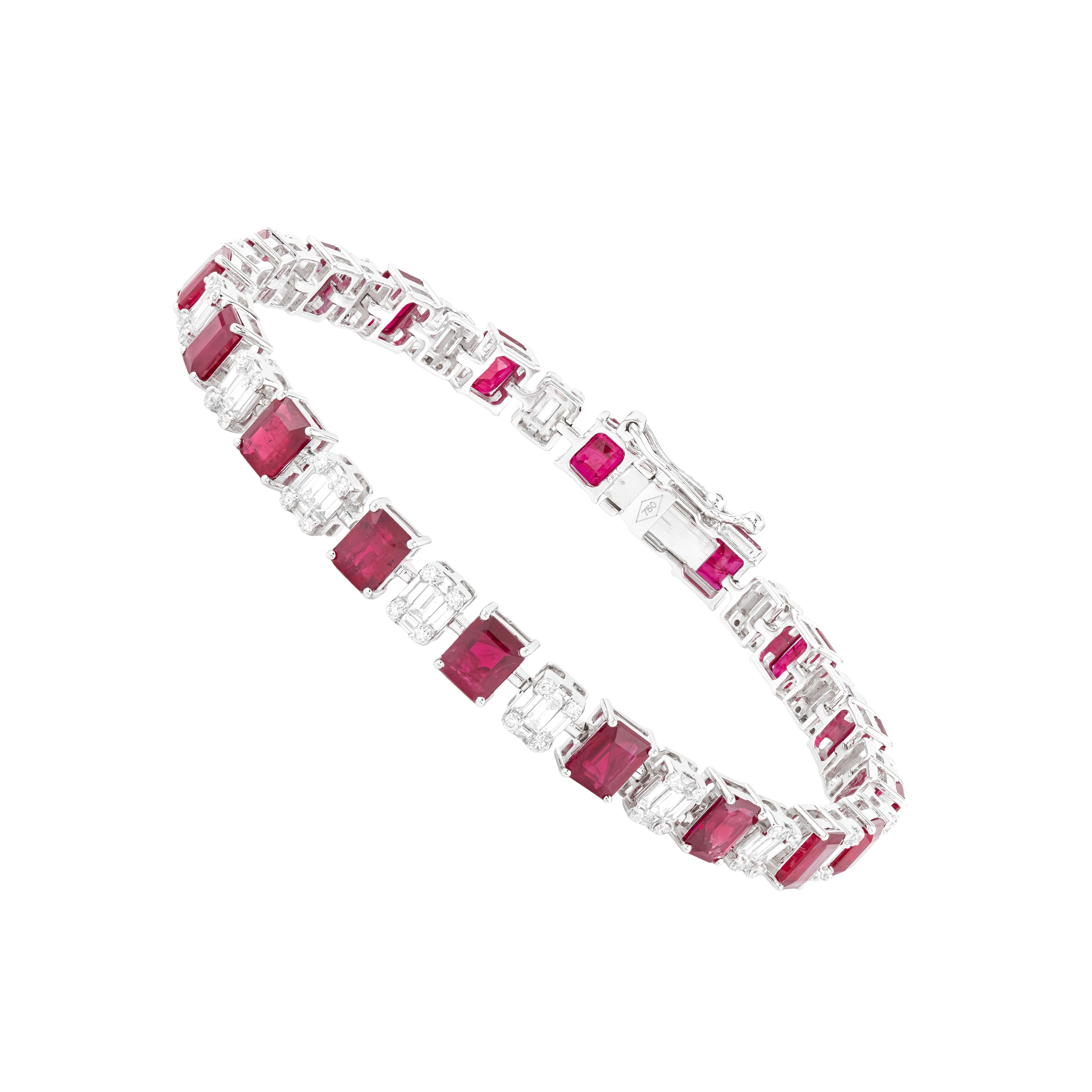 Ce bracelet de tennis en or 18 carats est une démonstration exquise d'art et d'élégance. Il présente une combinaison étonnante de rubis et de diamants d'une valeur de 11,52 carats. Le design met l'accent sur une interaction transparente entre