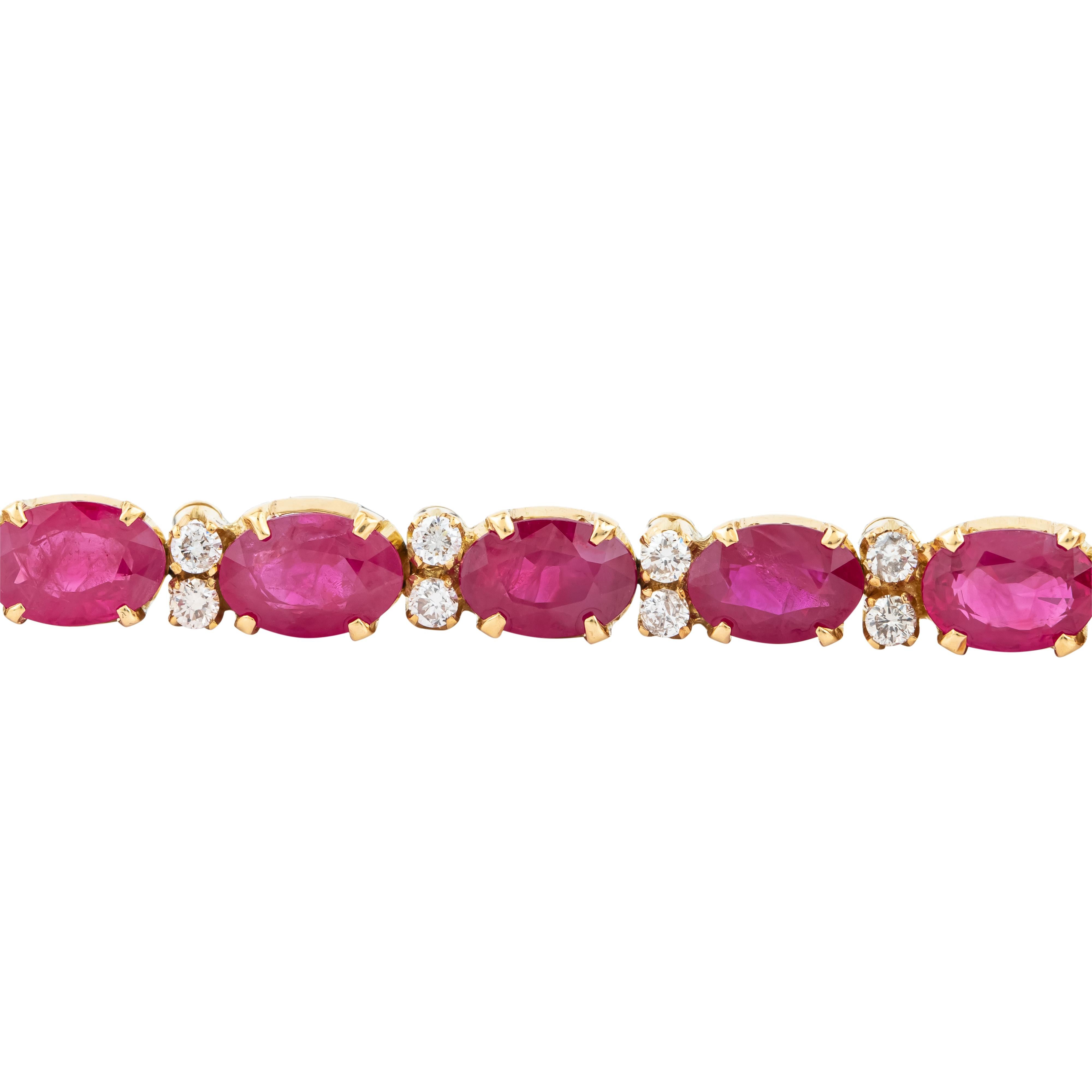18 Karat Gold 11,6 Karat Rubin und Diamant-Tennisarmband (Moderne) im Angebot