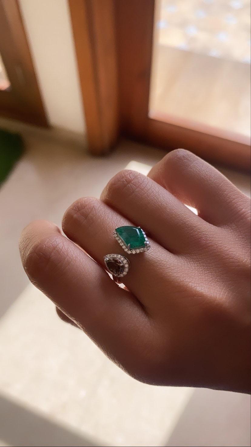 18 Karat Gold, 1.17 Carats, Fancy Shaped Emerald and Brown Diamond Cocktail Ring 1