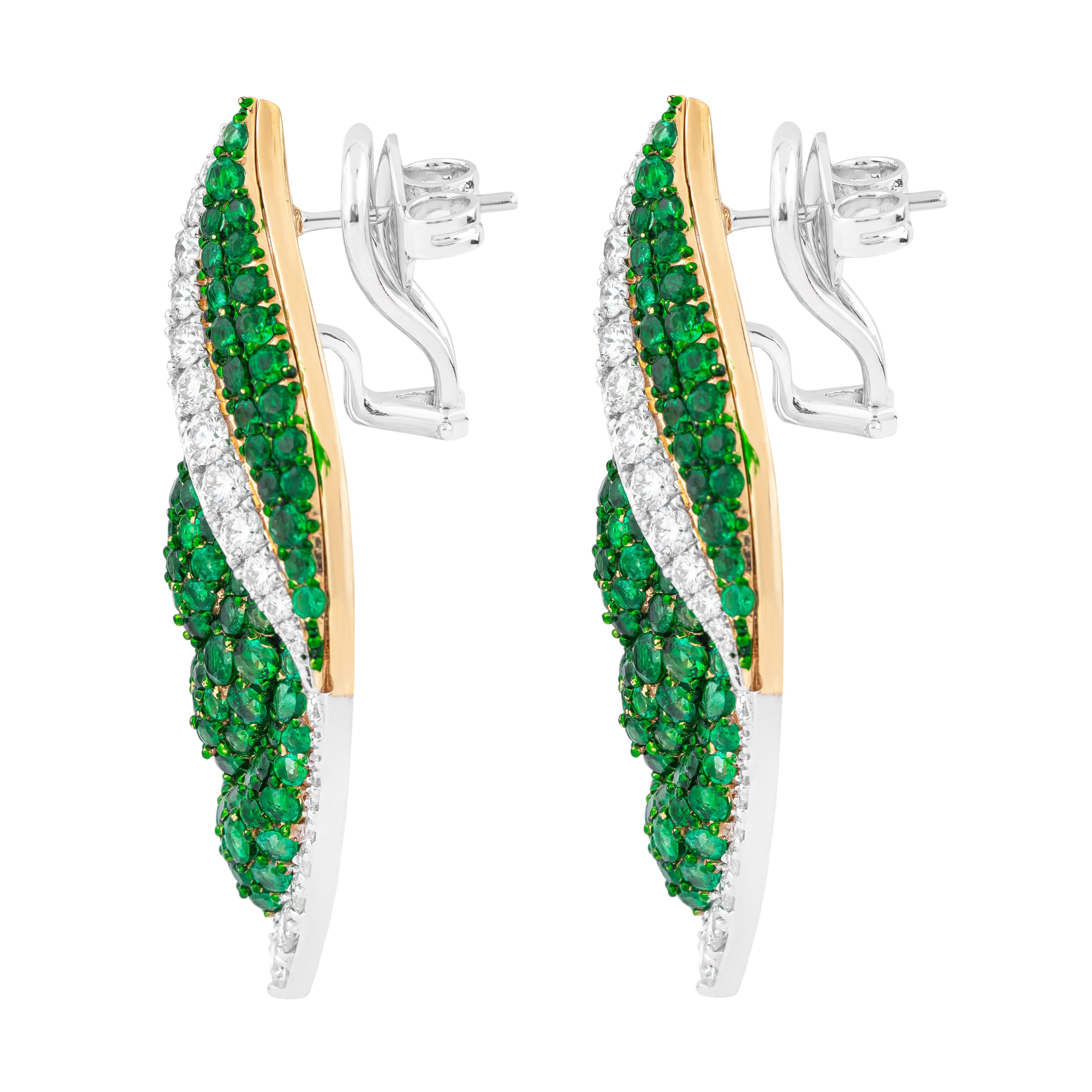 Step into the realm of modern elegance with our 18 Karat Gold 12 Carat Emerald & Diamond Leaf Earrings, where sophistication meets contemporary allure. Crafted with meticulous attention to detail, each piece is a unique masterpiece, curated to