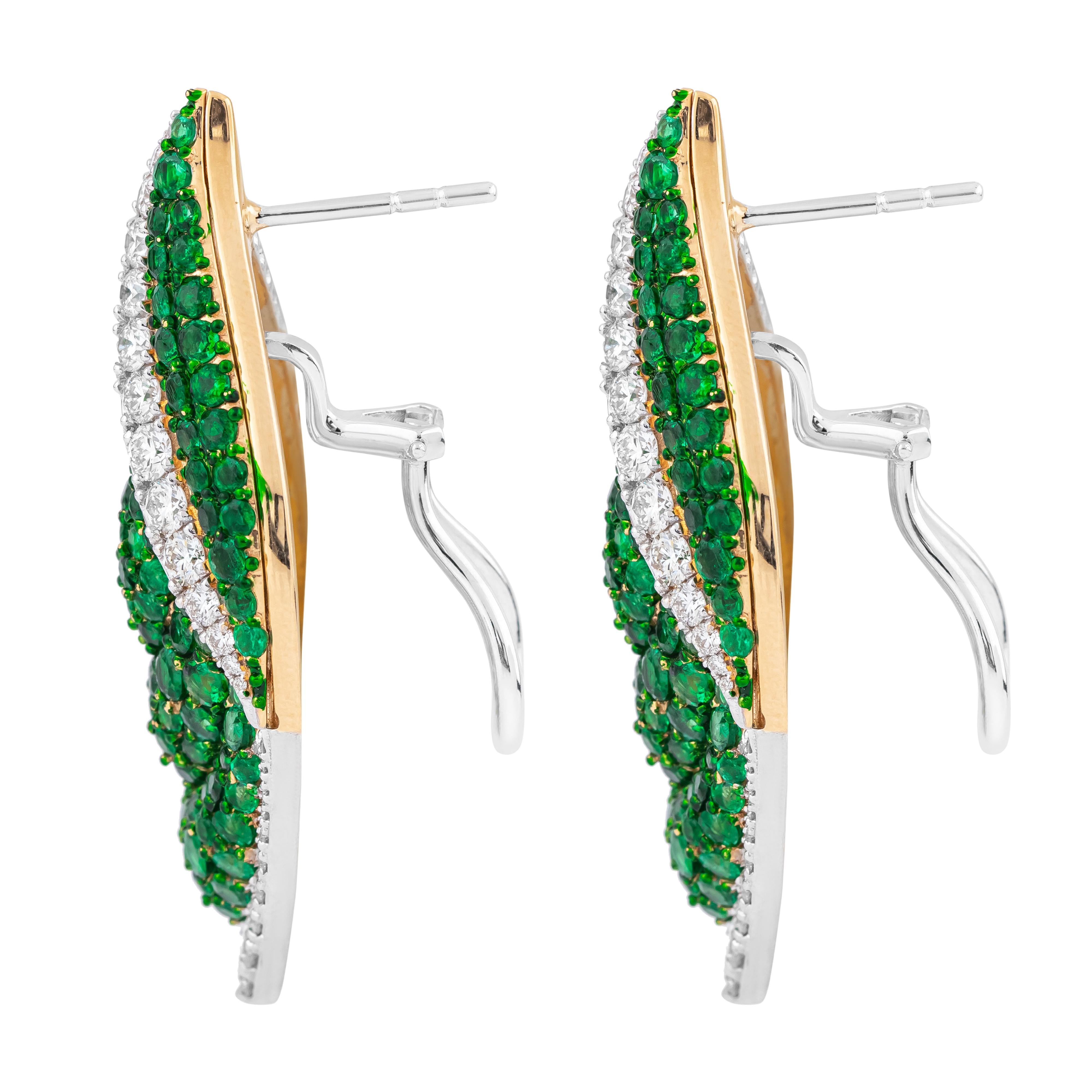 Brilliant Cut 18 Karat Gold 12 Carat Emerald & Diamond Leaf Earrings in Modern Style For Sale