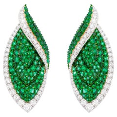 18 Karat Gold 12 Carat Emerald & Diamond Leaf Earrings in Modern Style
