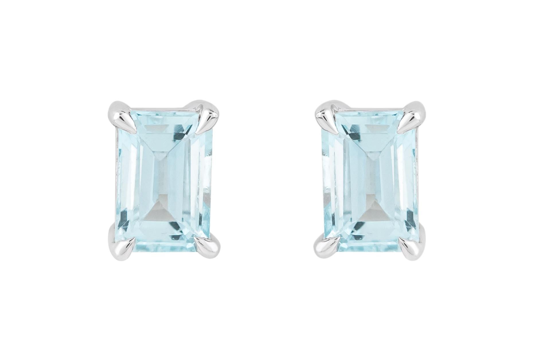 18 Karat Gold 1.21 Carat Aquamarine 'Emerald Cut' Stud Earrings