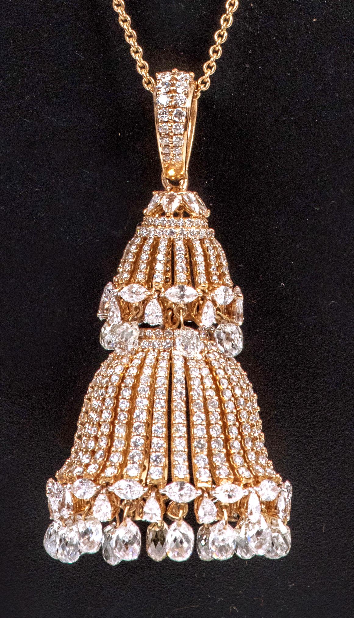 18 Karat Rose Gold 12.45 Carat Diamond Chandelier Drop Pendant with Link Chain Necklace

This extraordinary diamond drop chandelier style long pendant is sensational. The articulate chandelier design in rose gold is formed with two rows of pave set