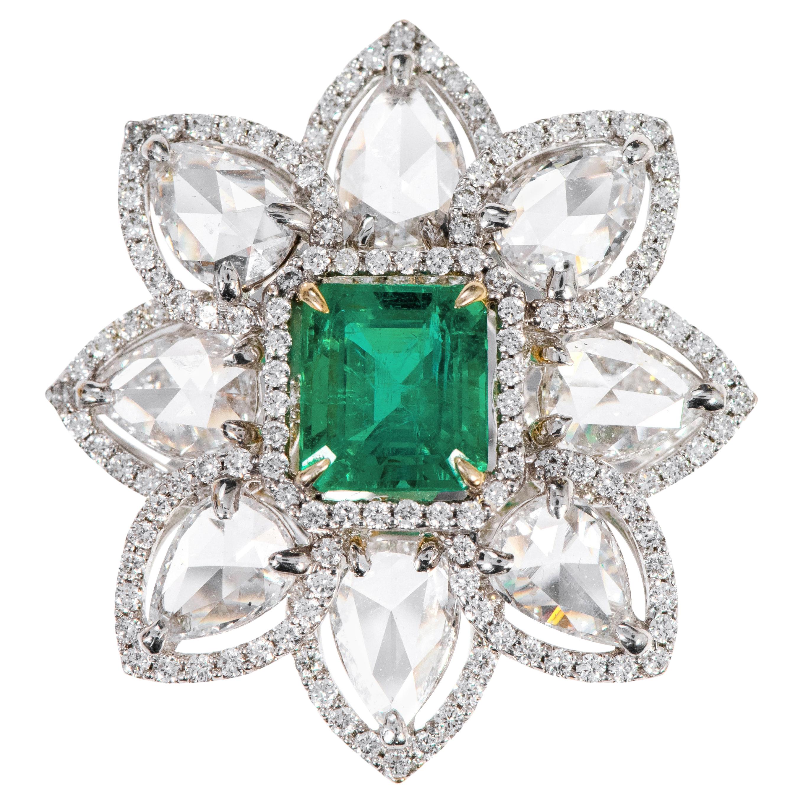 Anillo Contemporáneo de Oro de 18 Quilates de 1,25 Quilates de Esmeralda Natural y Racimo de Diamantes