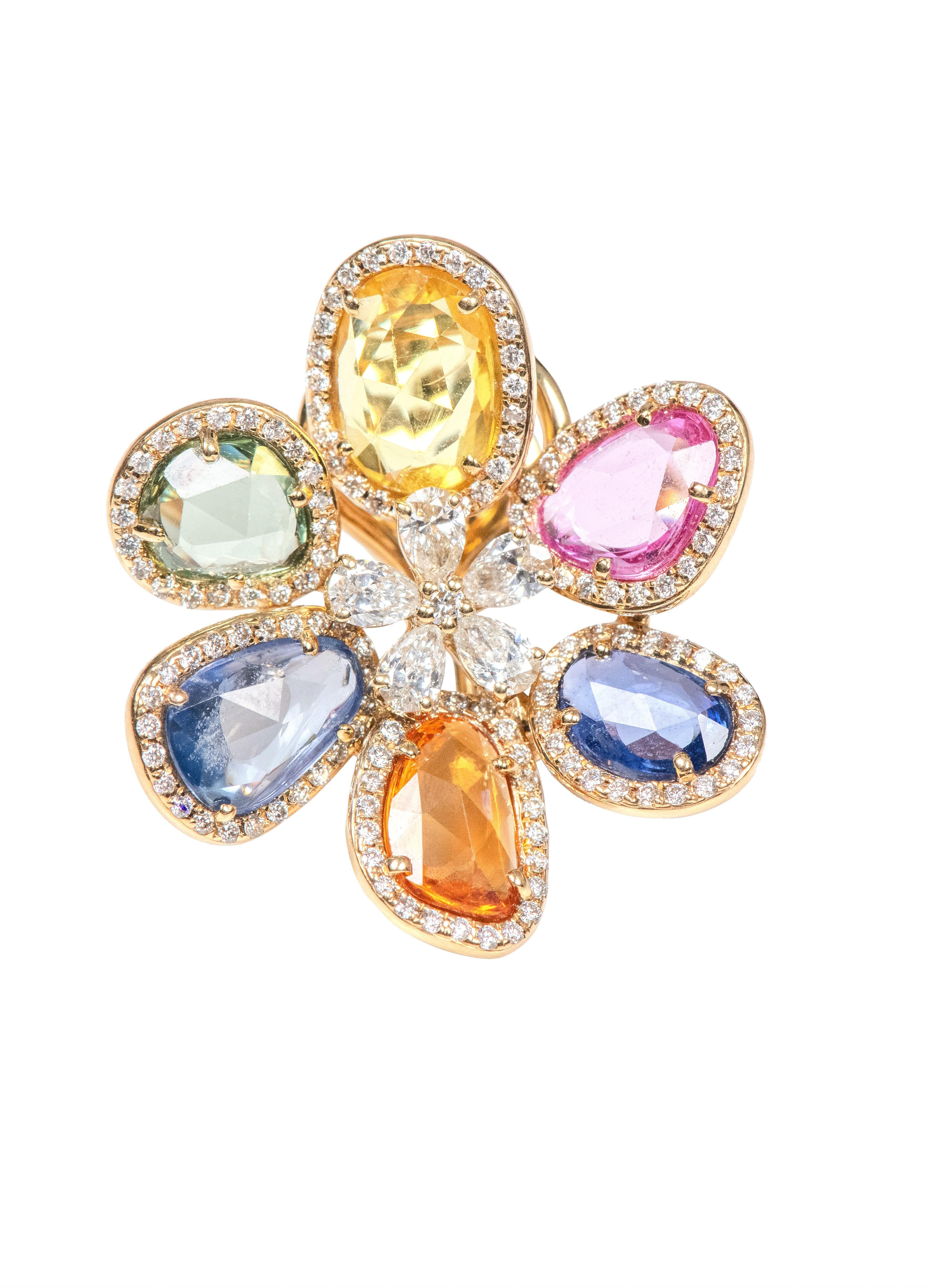 Contemporain Clous d'oreilles fleur en or 18 carats avec diamants de 12,51 carats et saphirs en vente