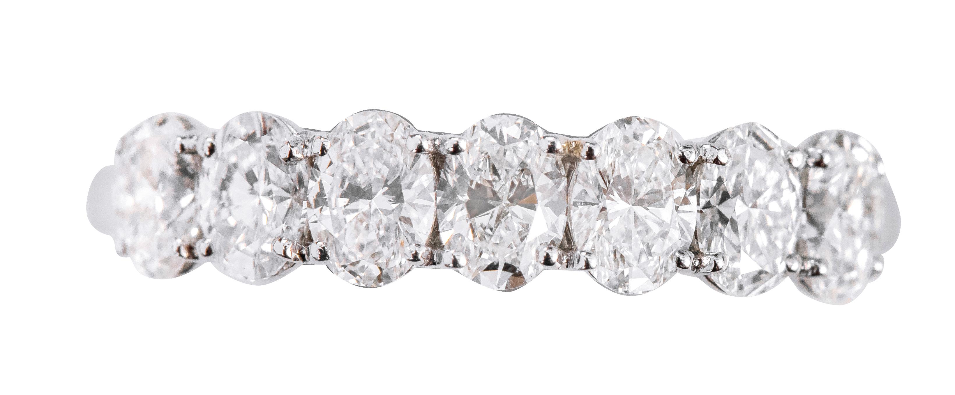 18 Karat Gold 1,27 Karat Solitär Ovalschliff Diamant Halbband Ewigkeitsring (Moderne) im Angebot