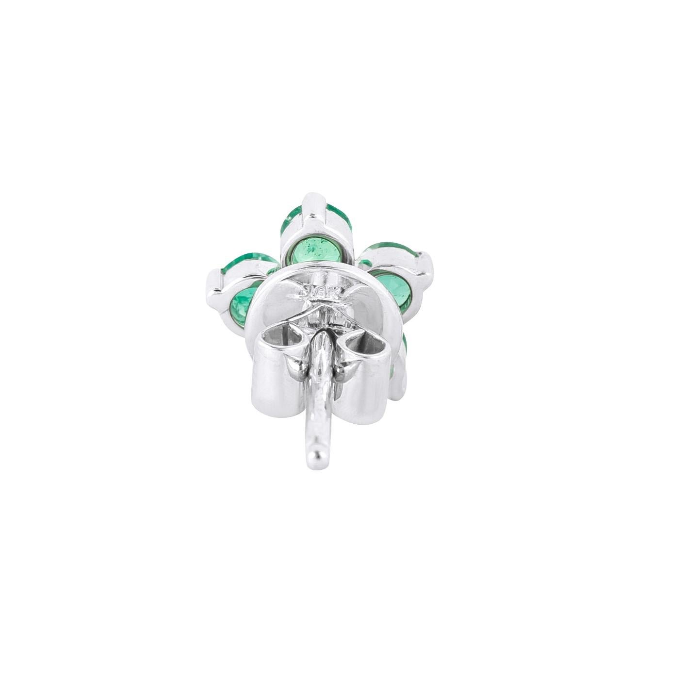 18 Karat Gold 1.28 Carat Diamond and Emerald Flower Modulation Earrings In New Condition For Sale In Jaipur, IN