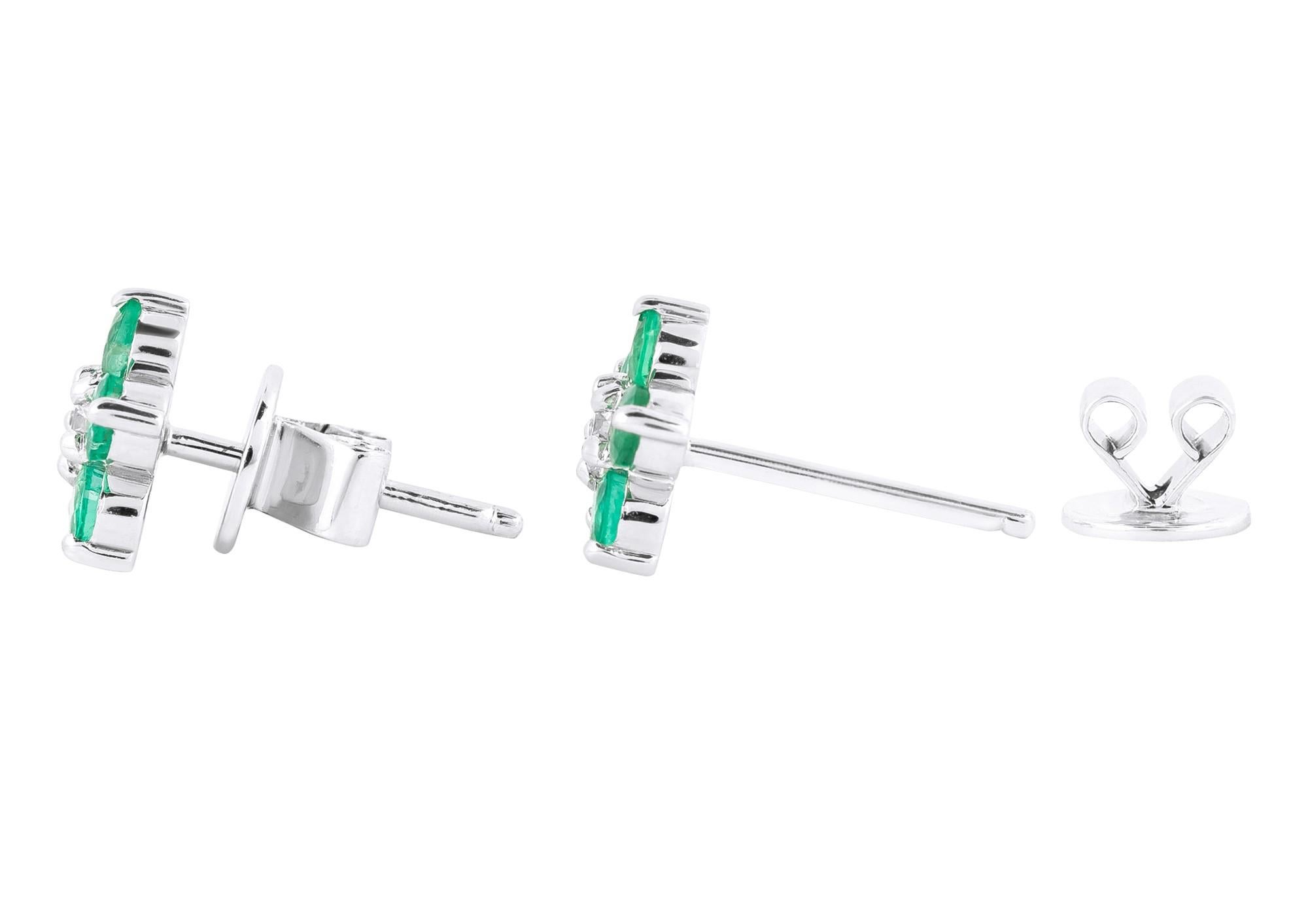 18 Karat Gold 1.28 Carat Diamond and Emerald Flower Modulation Earrings For Sale 1