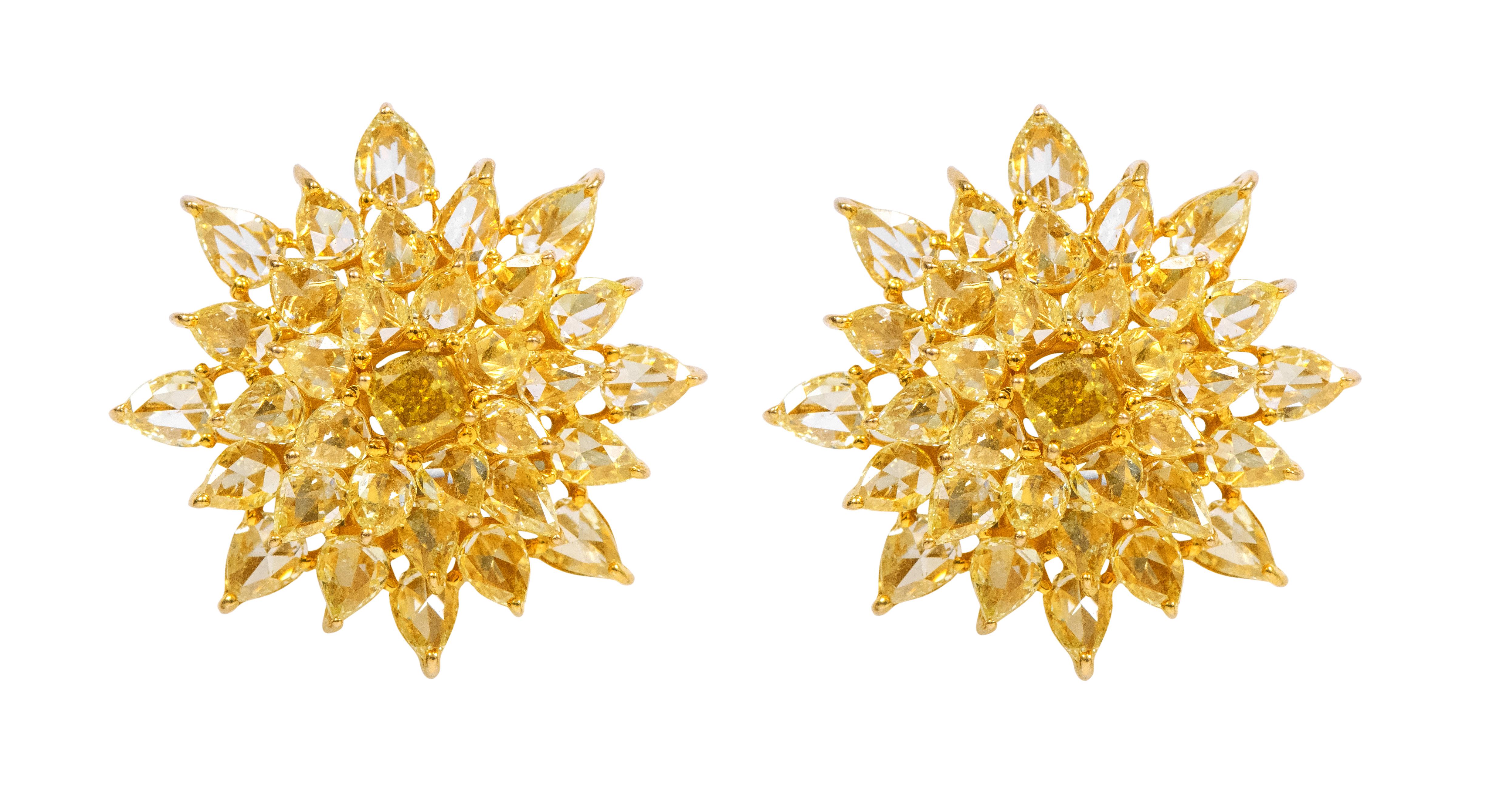 18 Karat Gold 12.86 Carat Yellow and White Diamond Two-Way Dangle & Stud Earring In New Condition For Sale In Jaipur, IN