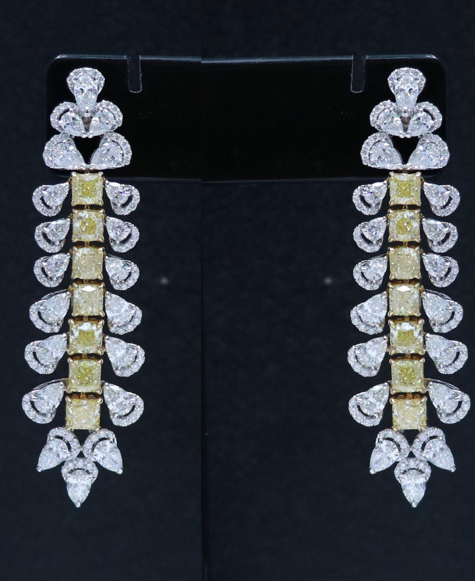 Contemporary 18 Karat Gold 13.31 Carat Yellow and White Diamond Solitaires Cocktail Earrings For Sale