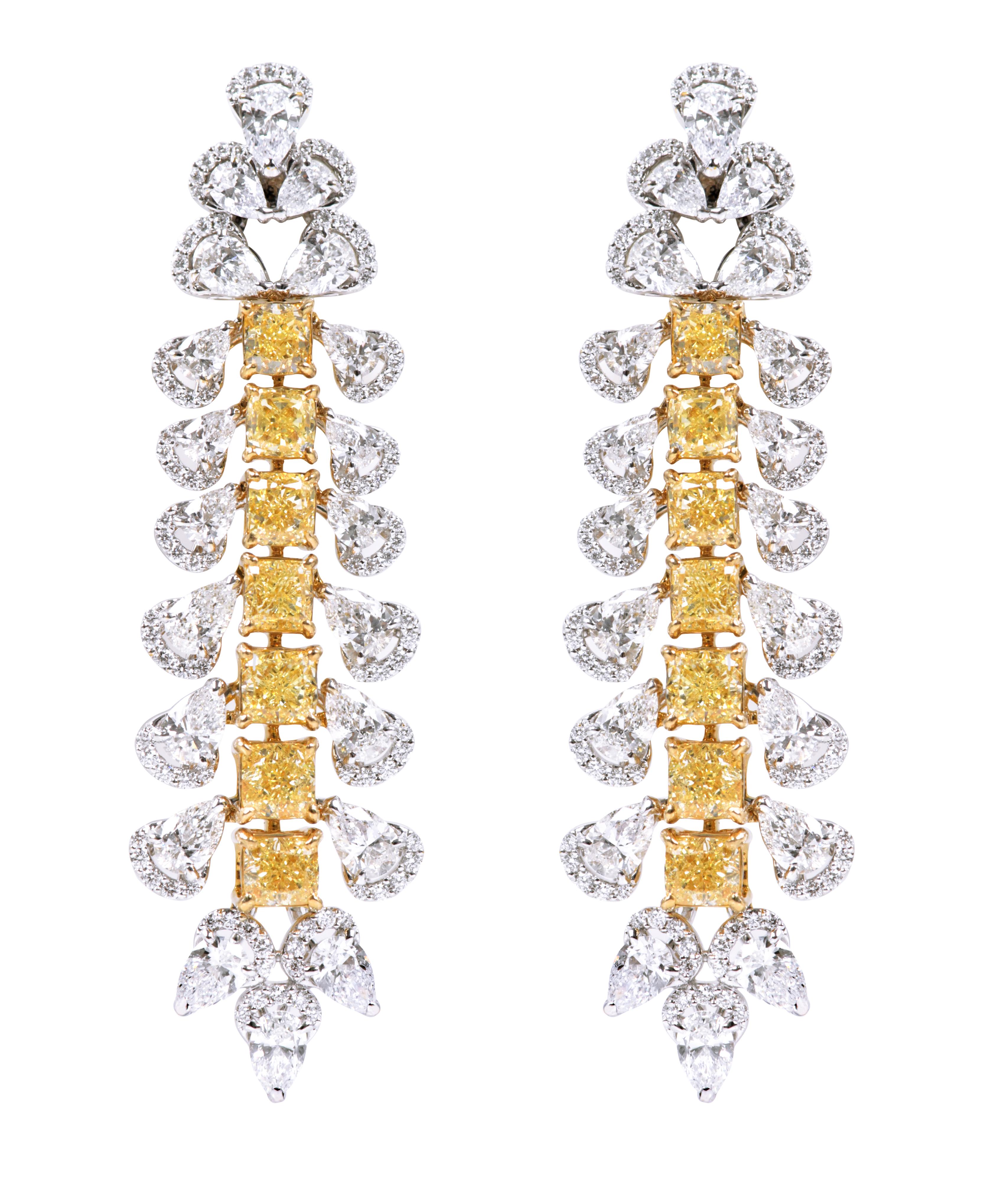 18 Karat Gold 13.31 Carat Yellow and White Diamond Solitaires Cocktail Earrings For Sale 2