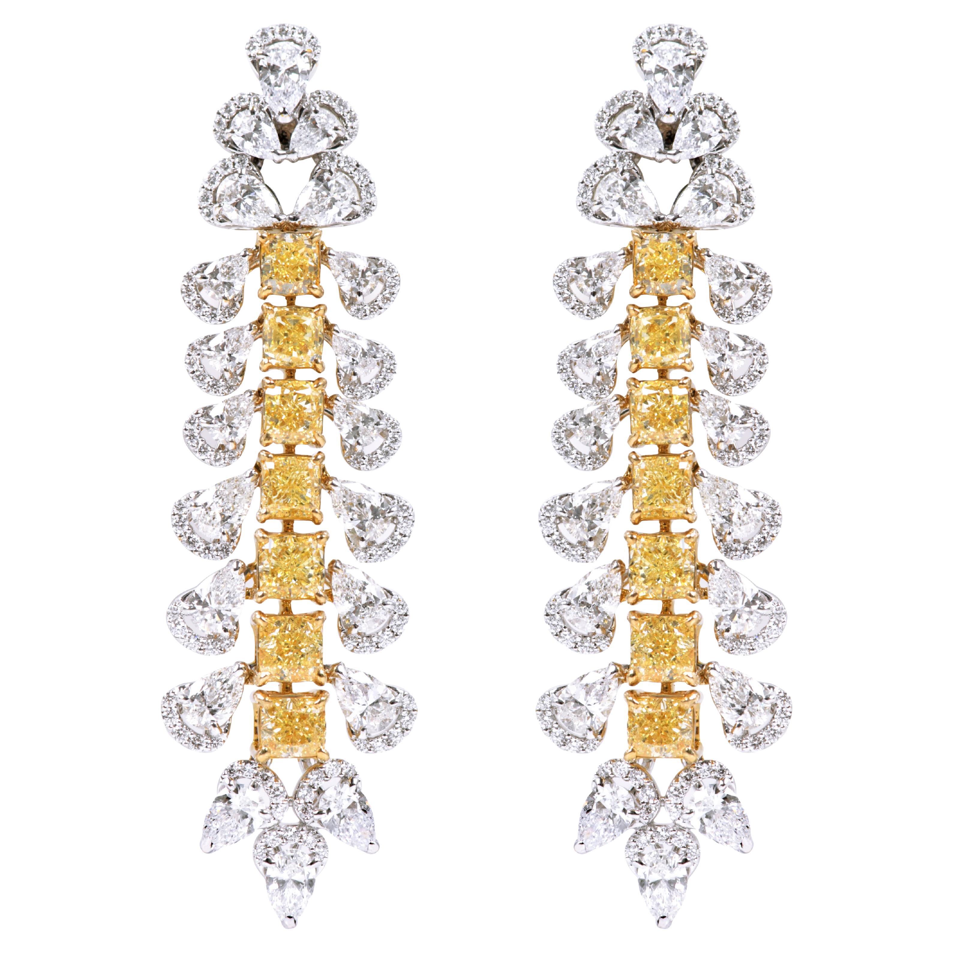 18 Karat Gold 13.31 Carat Yellow and White Diamond Solitaires Cocktail Earrings