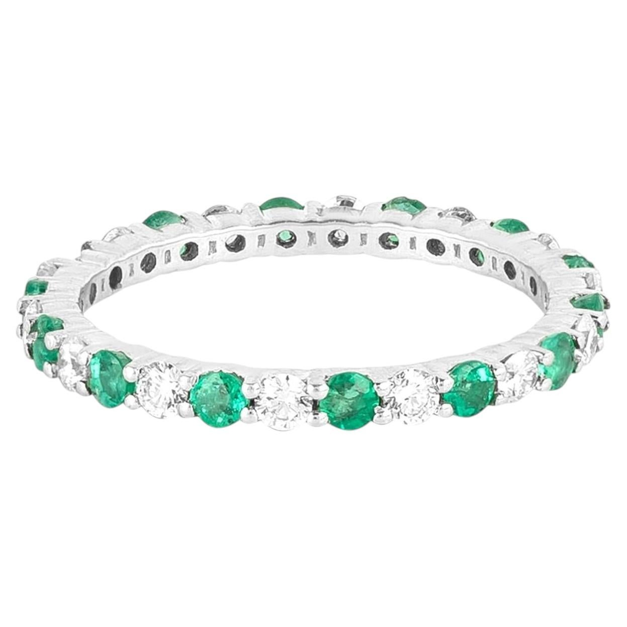 Anillo de eternidad de oro de 18 quilates con diamantes de 1,34 quilates y esmeraldas de talla brillante