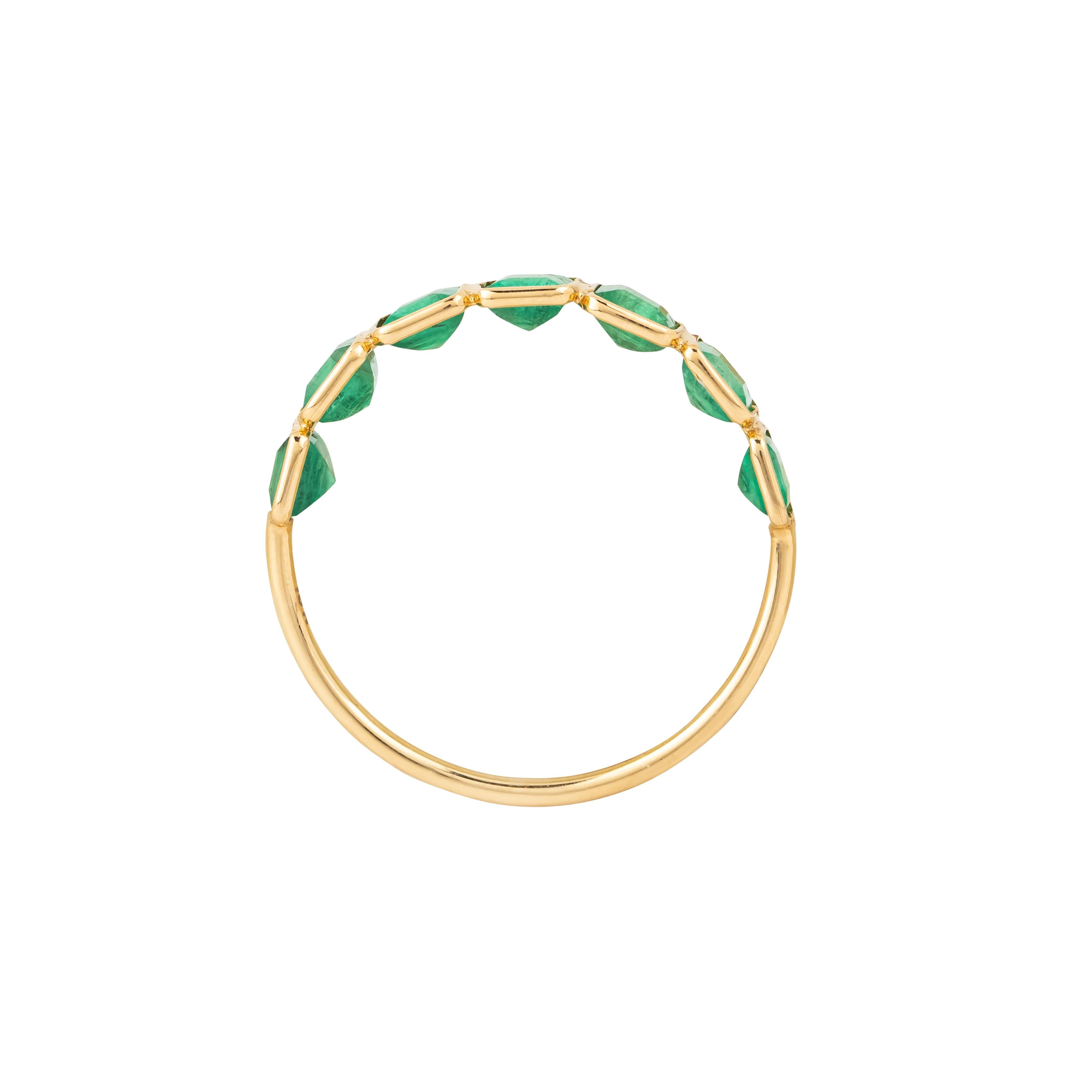 18 Karat Gold 1.35 Carat Emerald Fashion Ring In New Condition For Sale In Jaipur, IN