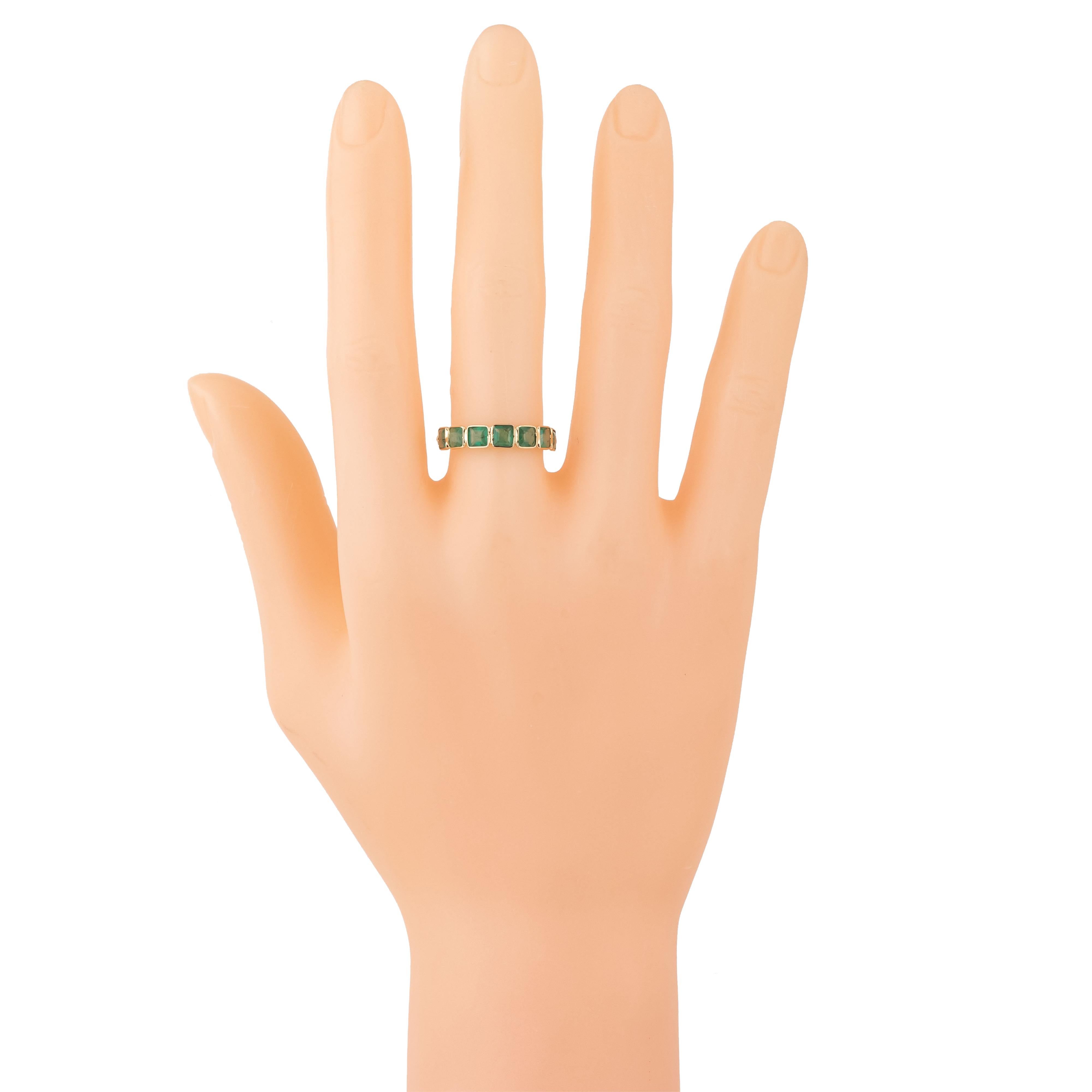 Women's 18 Karat Gold 1.35 Carat Emerald Fashion Ring For Sale
