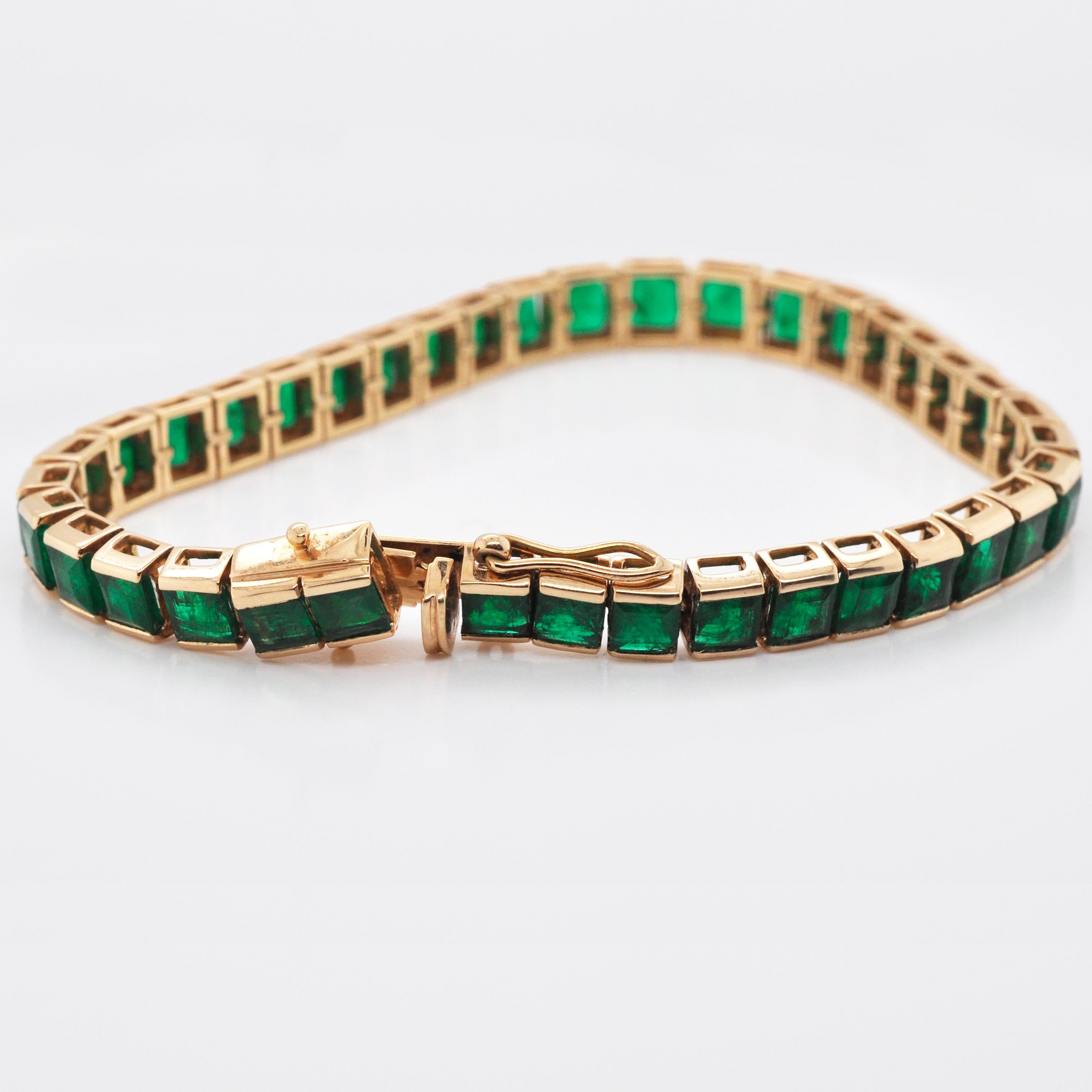 18 Karat Gold 13.85 Carat Square Emerald Tennis Line Bracelet 2