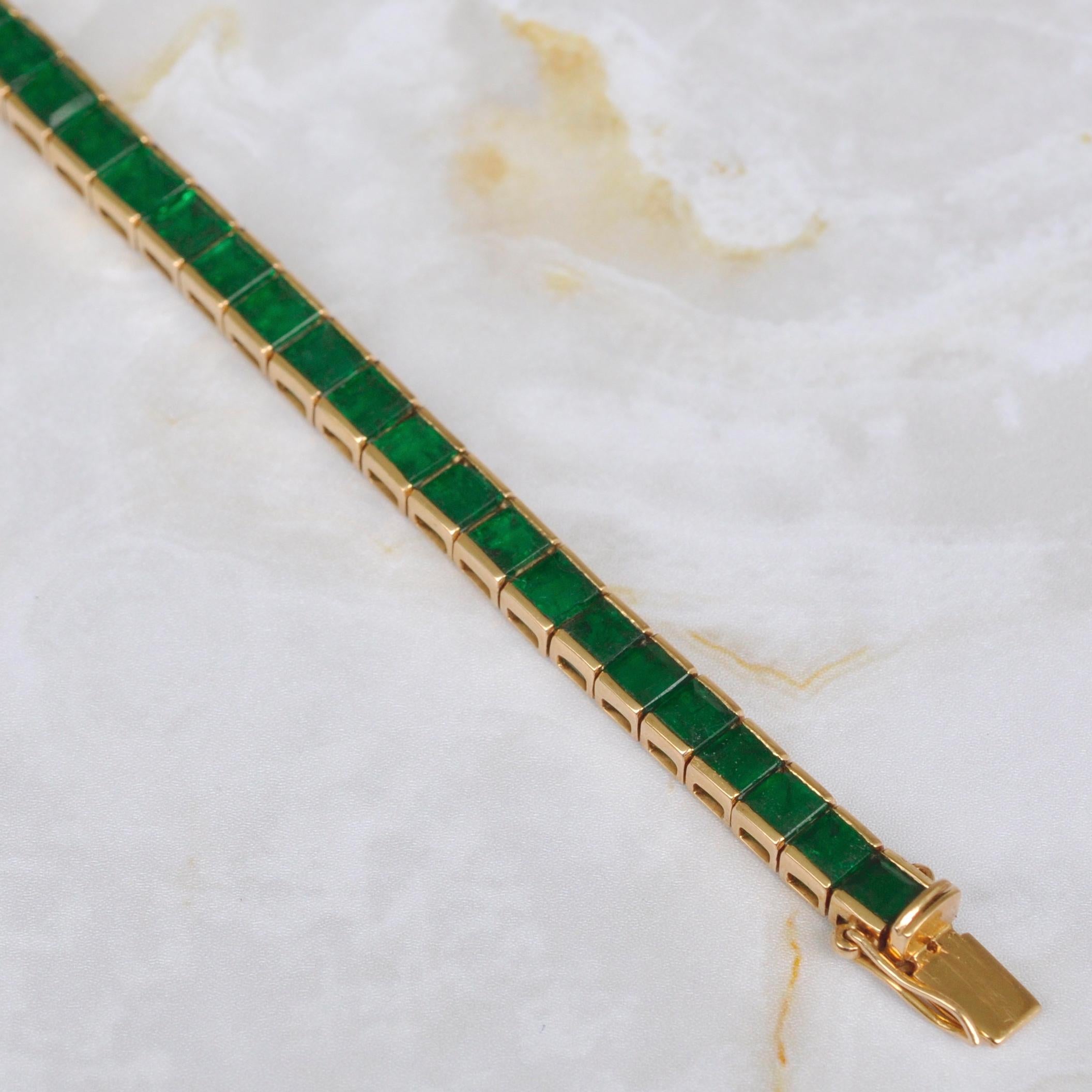 18 Karat Gold 13.85 Carat Square Emerald Tennis Line Bracelet 7