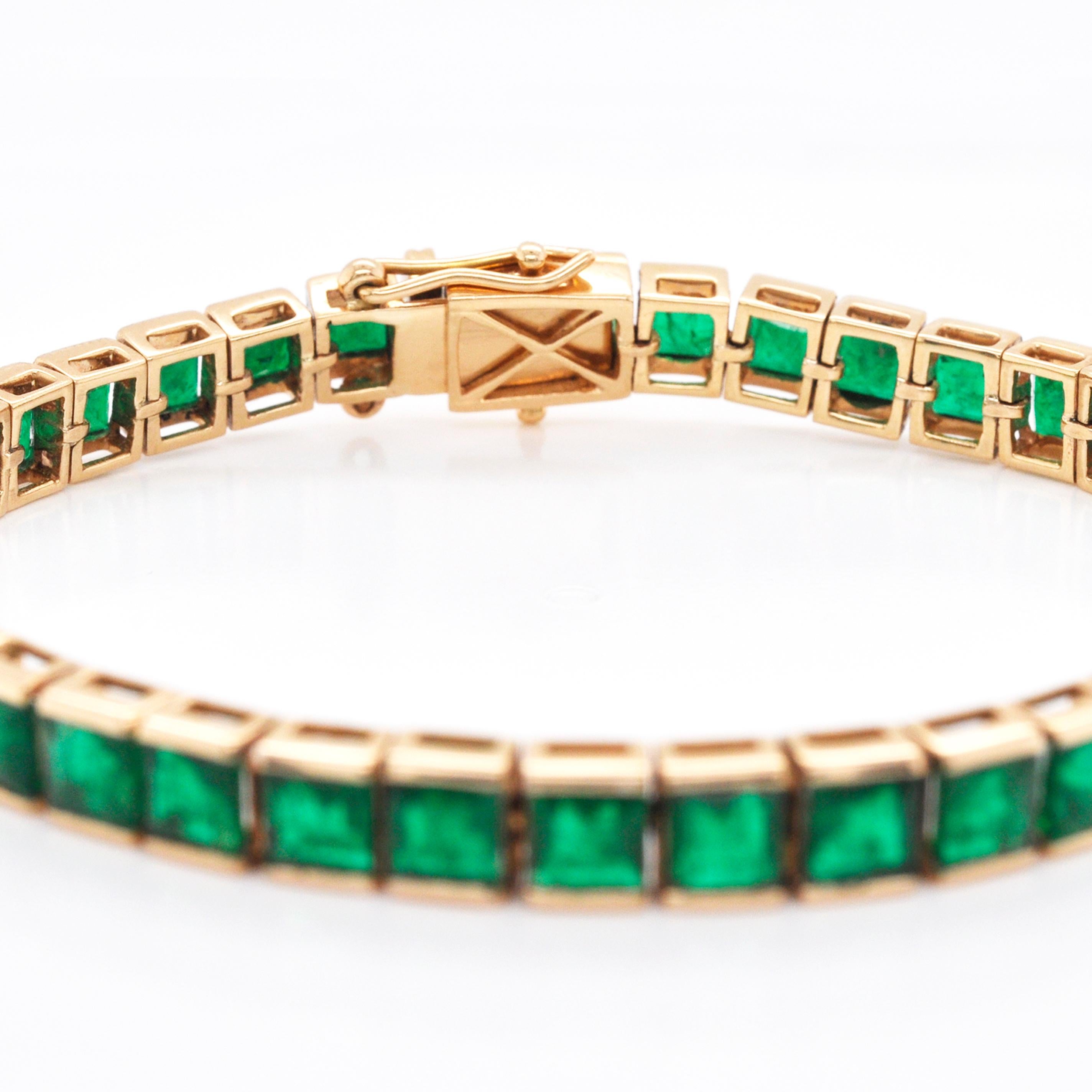 Modern 18 Karat Gold 13.85 Carat Square Emerald Tennis Line Bracelet