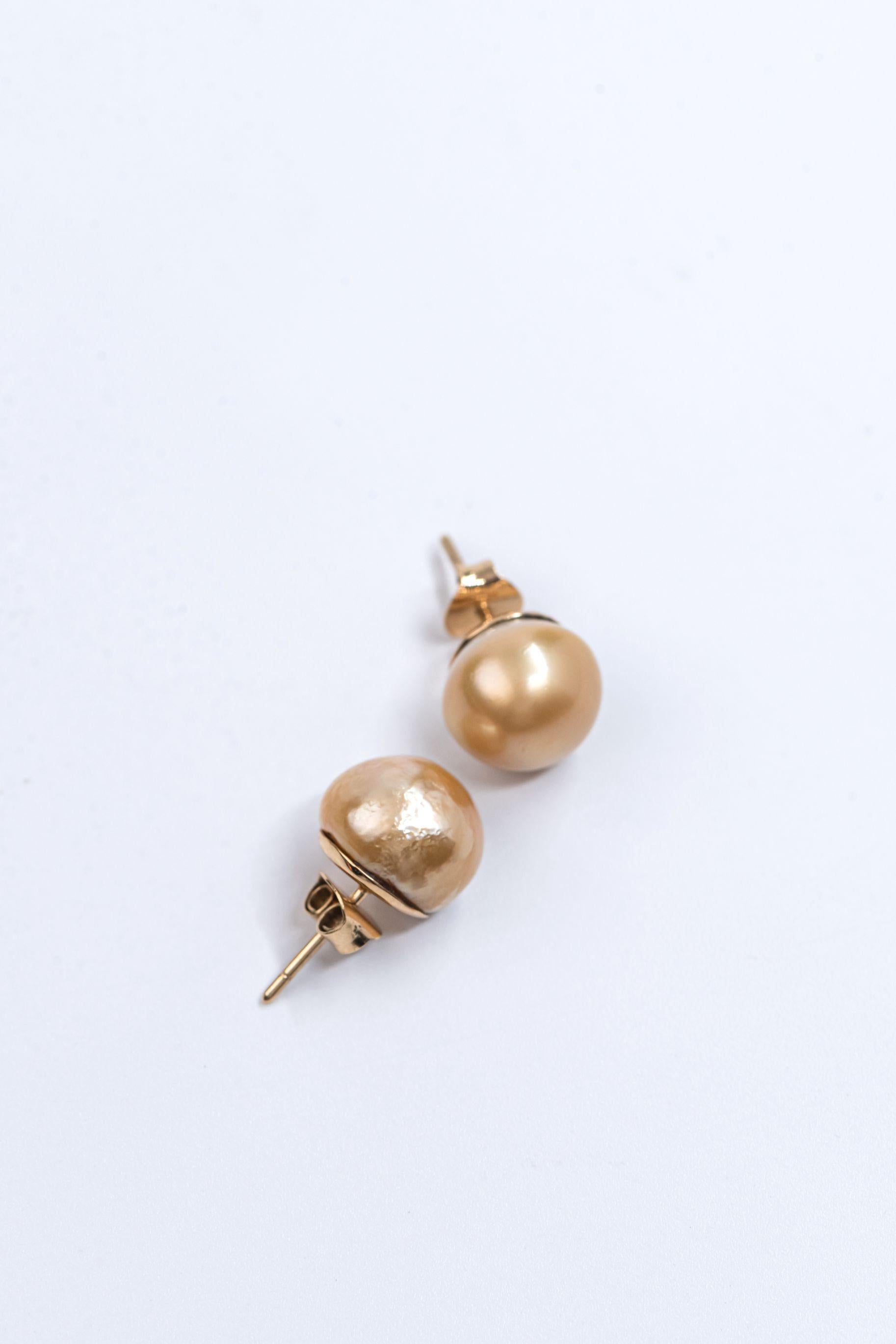 18 Karat Gold Baroque South Sea Pearl Stud Earrings In New Condition For Sale In Singapore, SG