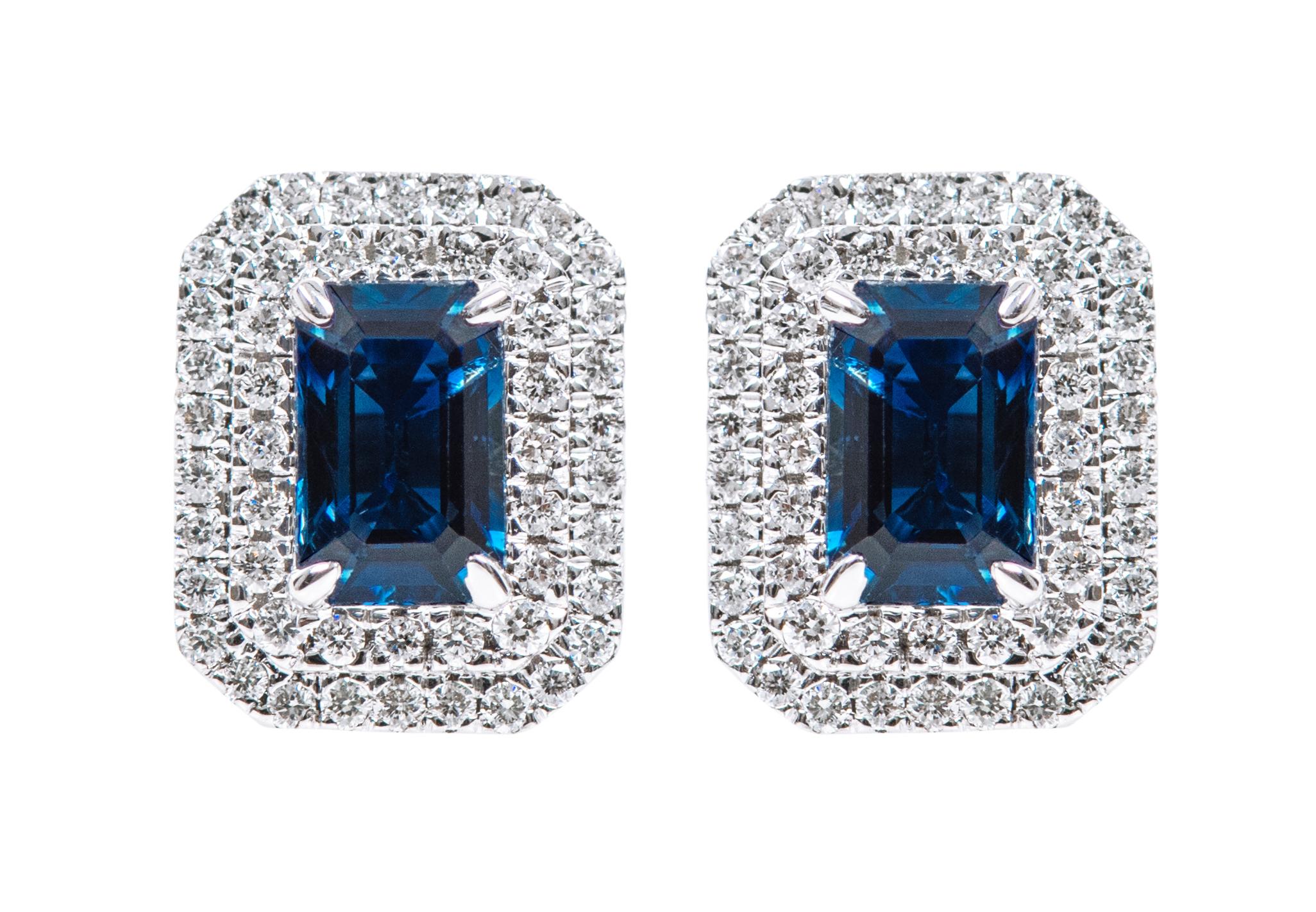 18 Karat Gold 1.41 Carat Sapphire and Diamond Double Cluster Stud Earrings In New Condition For Sale In Jaipur, IN