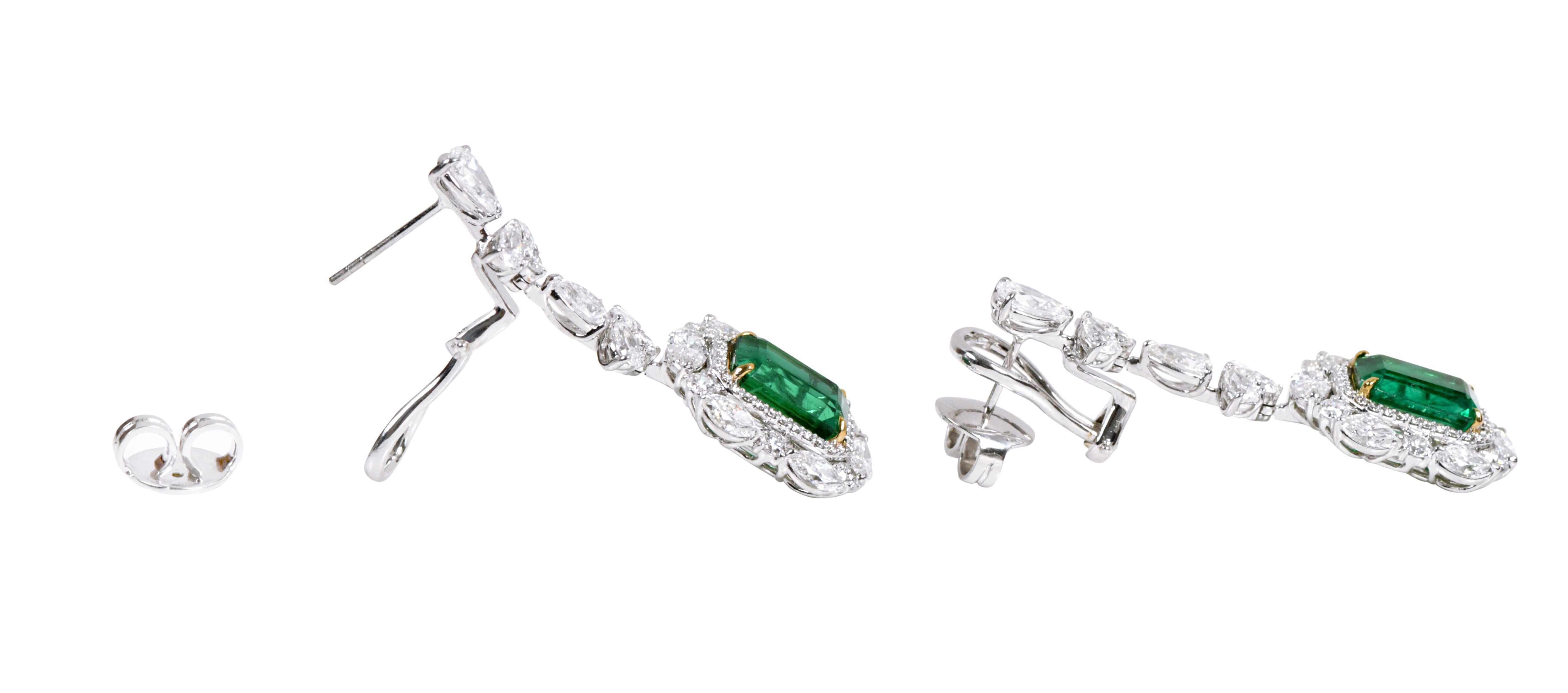 Emerald Cut 18 Karat Gold 14.37 Carat Natural Emerald and Solitaire Diamond Cocktail Earring For Sale