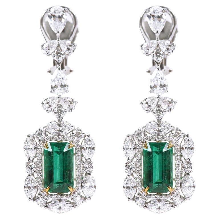 18 Karat Gold 14.37 Carat Natural Emerald and Solitaire Diamond ...
