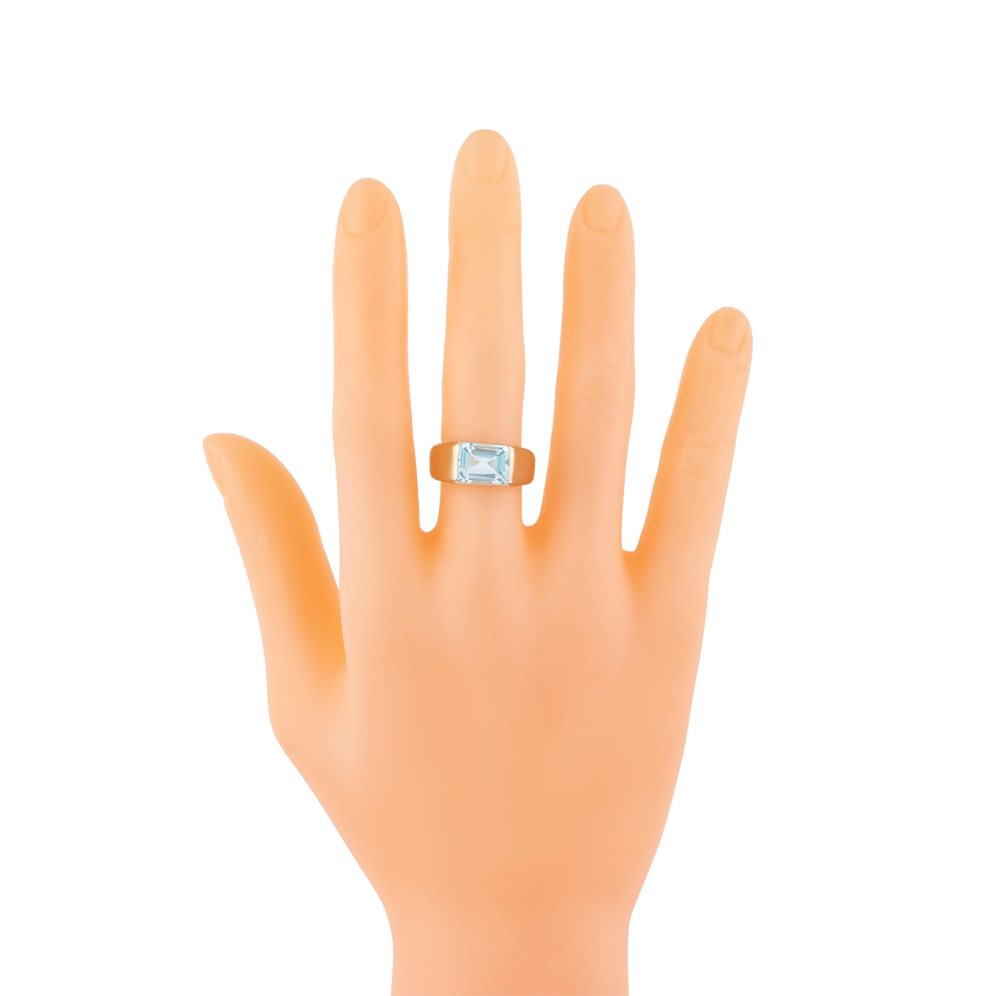 18 Karat Gold 1.45 Carat Aquamarine Cocktail Ring In New Condition For Sale In Jaipur, IN
