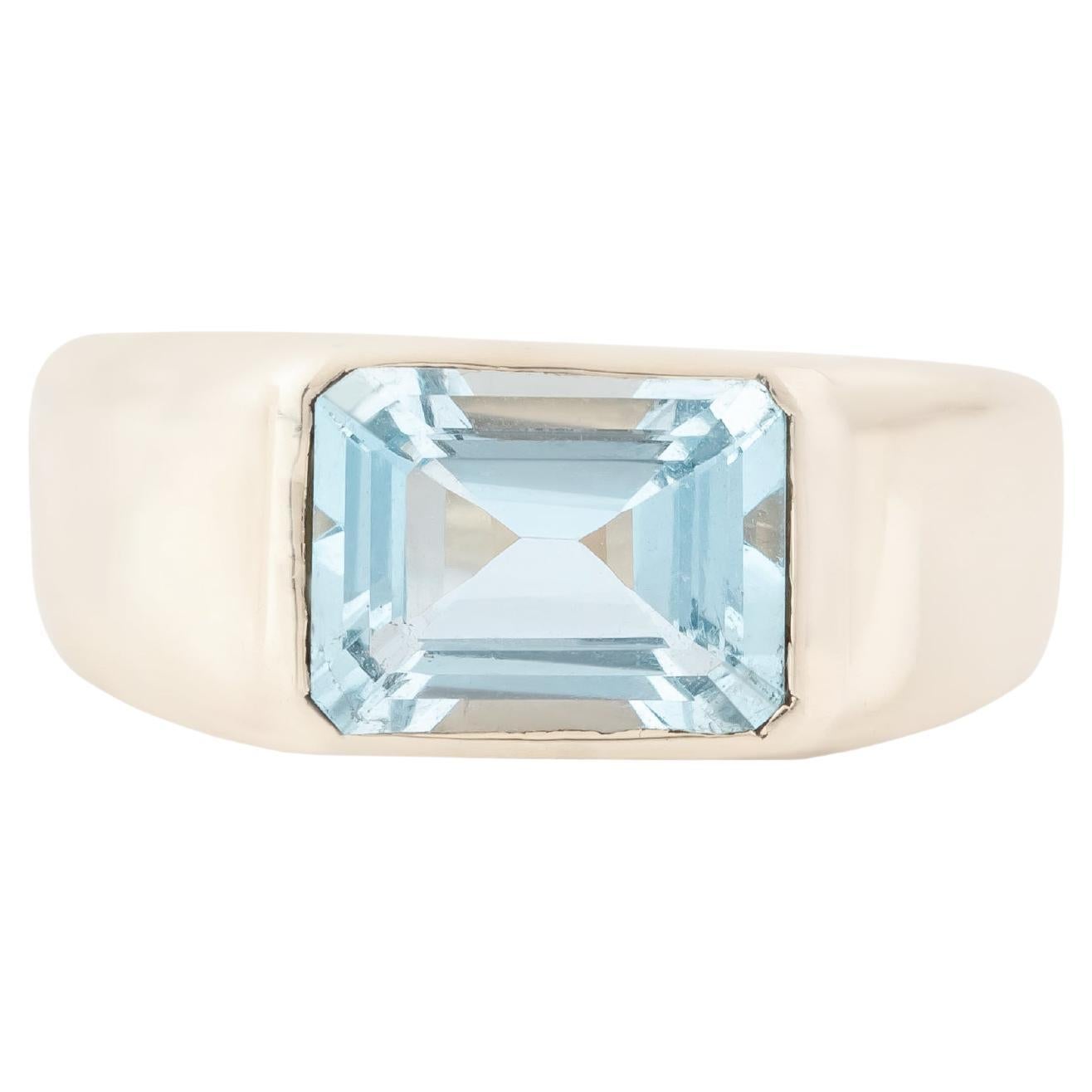 18 Karat Gold 1.45 Carat Aquamarine Cocktail Ring For Sale