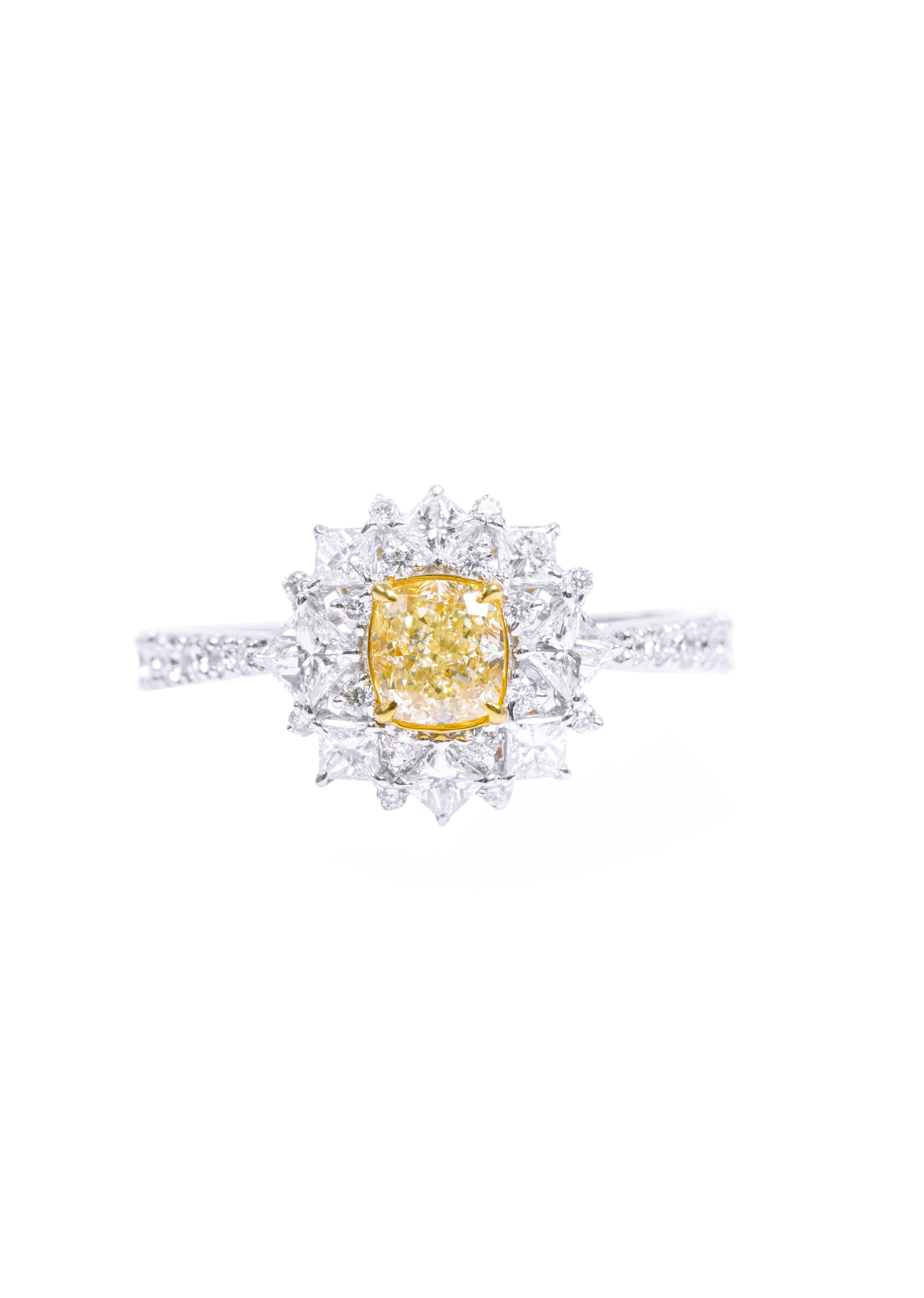 18 Karat Gold 1.48 Carat Fancy Yellow Diamond and Diamond Cocktail Ring  In New Condition For Sale In Jaipur, IN