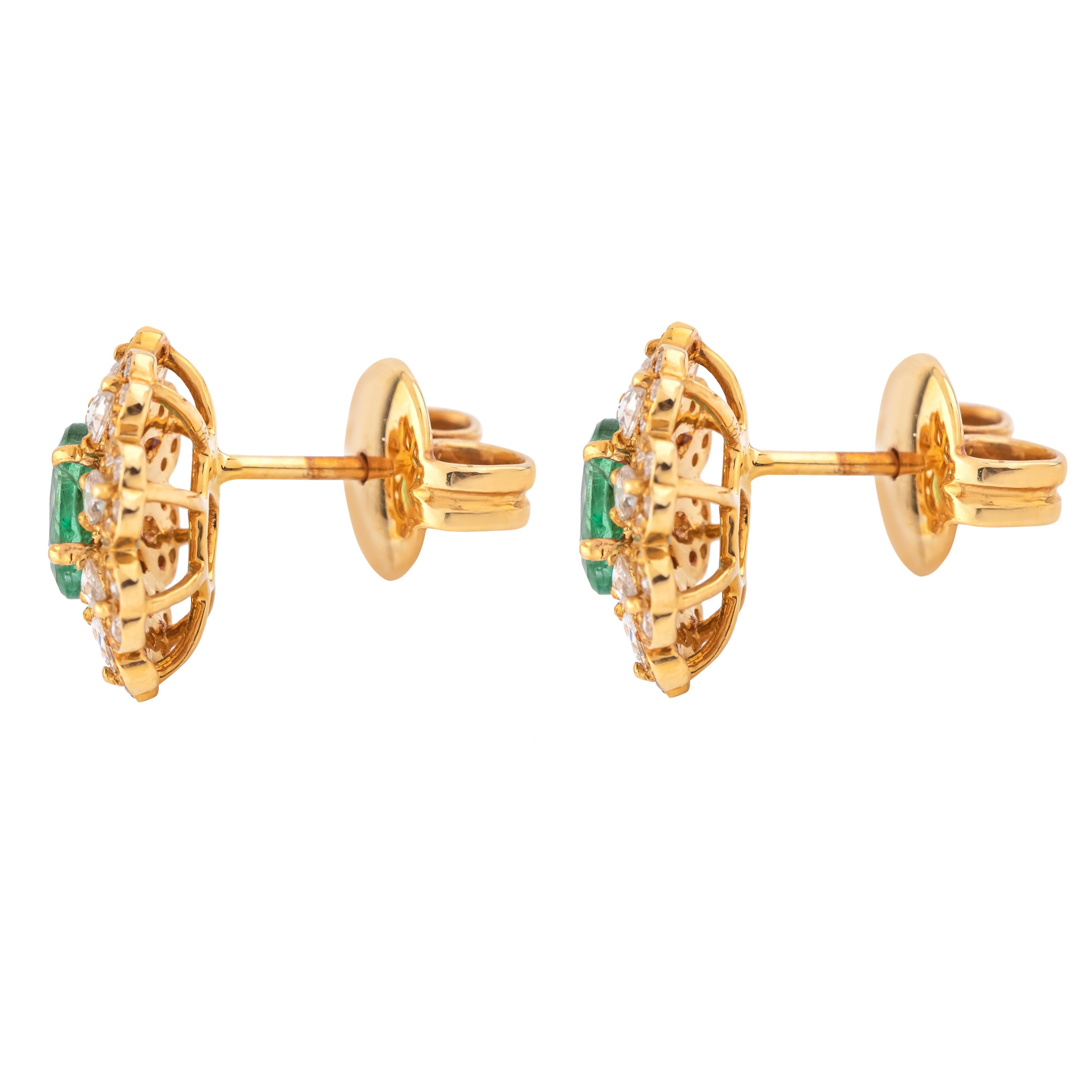 Modern 18 Karat Gold 1.49 Carat Diamond & Emerald Flower Stud Earrings For Sale