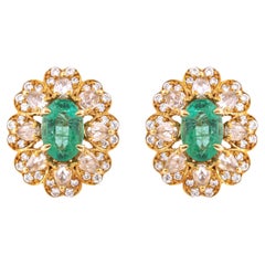 Clous d'oreilles fleur en or 18 carats avec diamants de 1,49 carat et émeraudes