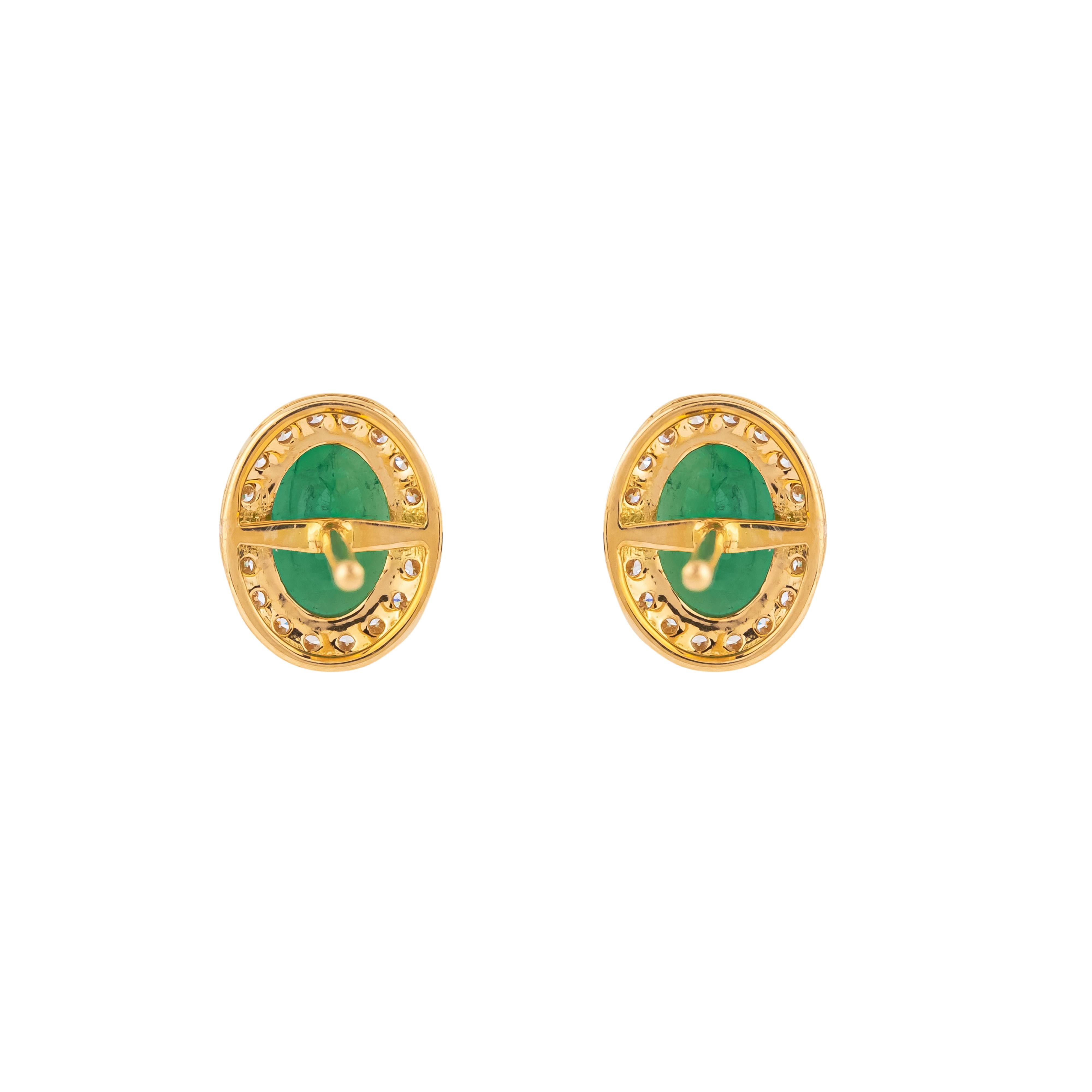 18 Karat Gold 1.51 Carat Emerald & Diamond Stud Earrings In New Condition For Sale In Jaipur, IN
