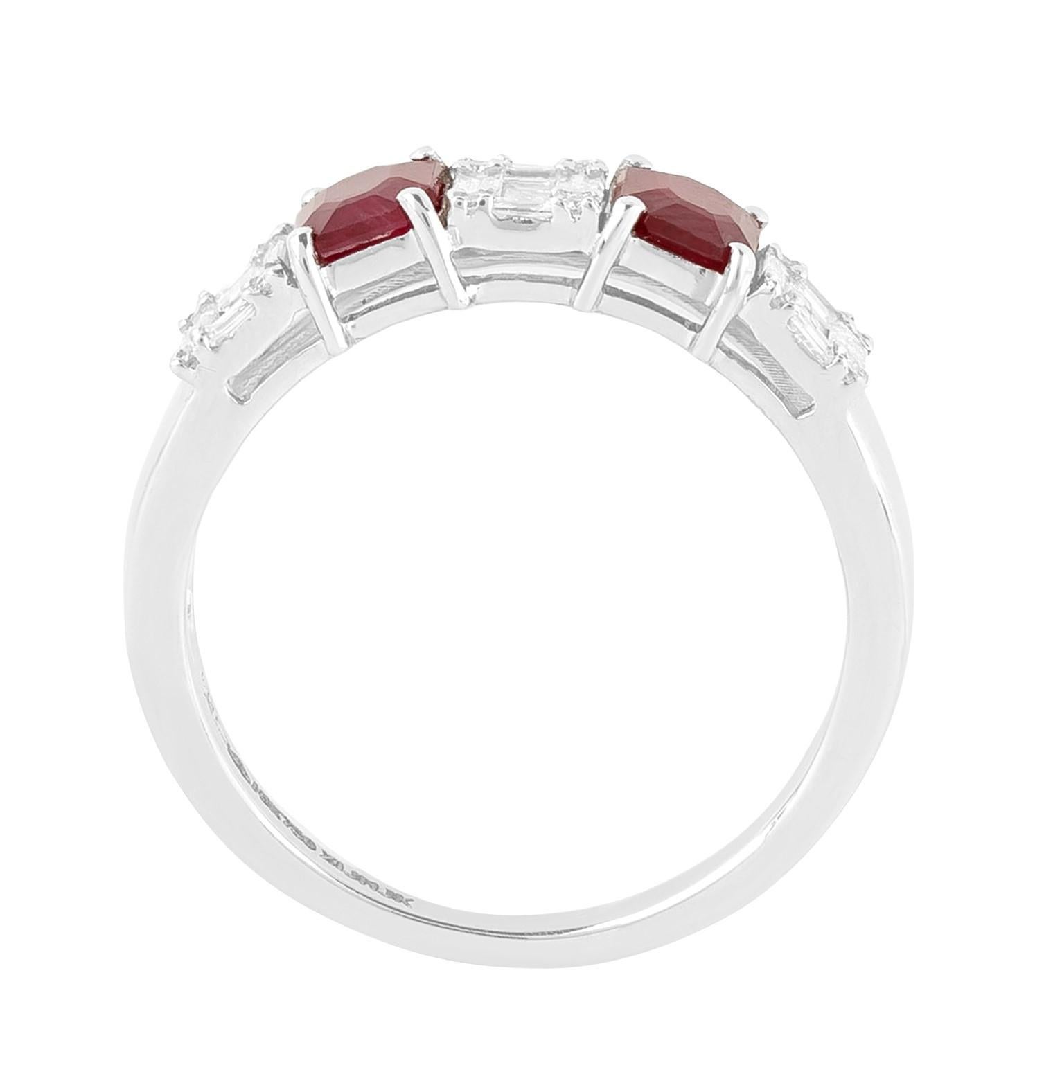 Bague fantaisie en or 18 carats avec grappe de diamants et rubis de 1,54 carat  Neuf - En vente à Jaipur, IN