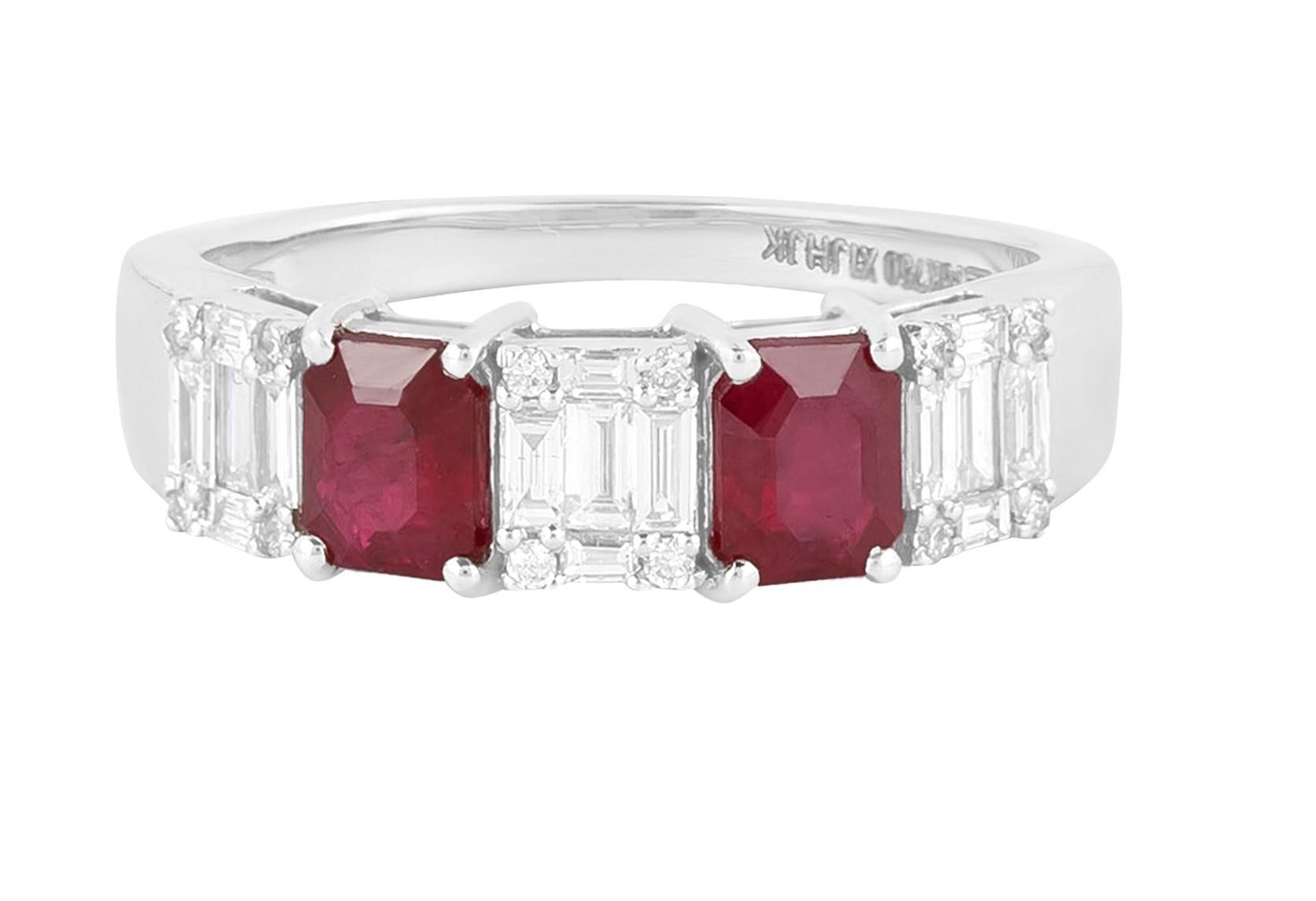 Bague fantaisie en or 18 carats avec grappe de diamants et rubis de 1,54 carat  Pour femmes en vente