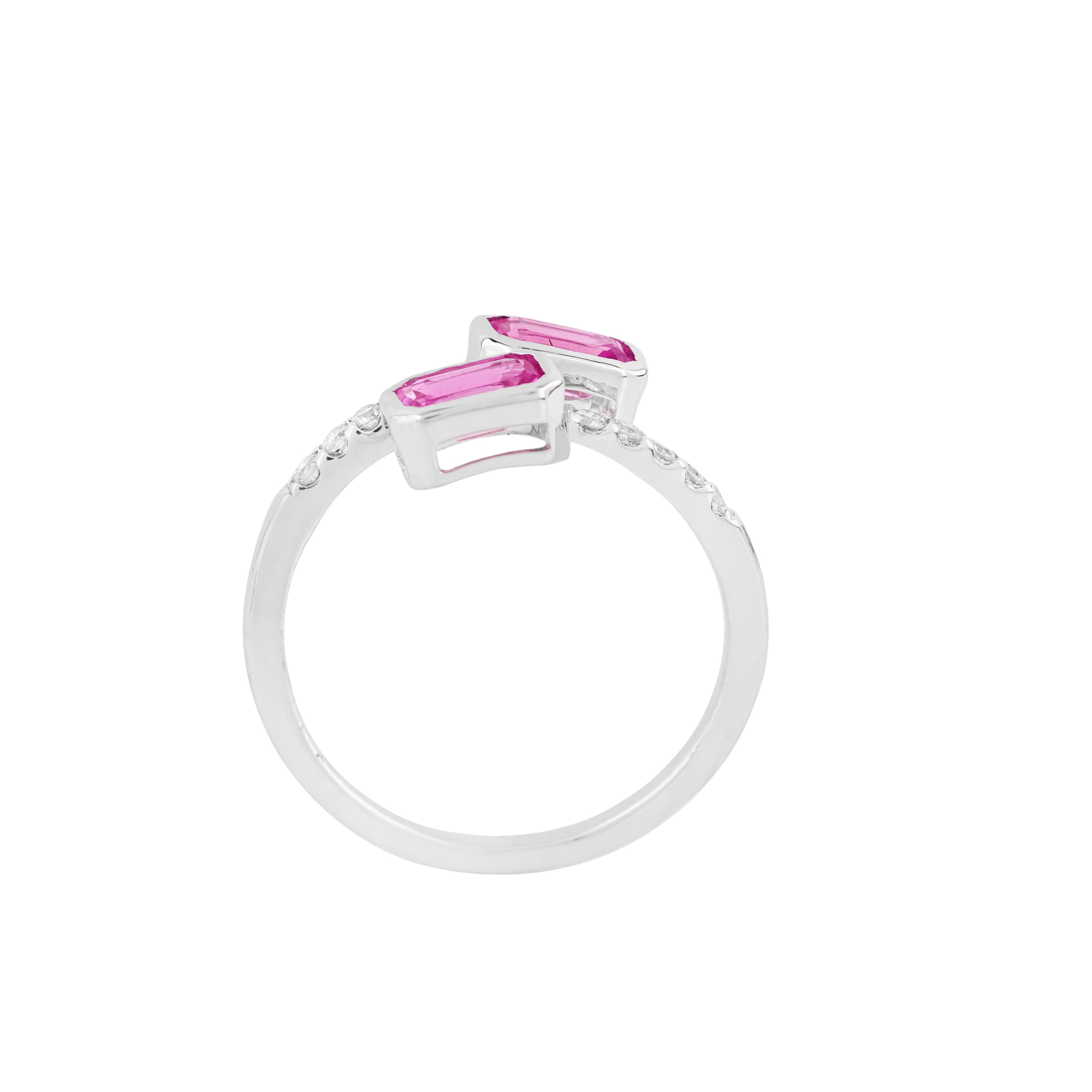 18 Karat Gold 1.57 Carat Diamond and Pink Sapphire Two Stone Ring In New Condition For Sale In Jaipur, IN