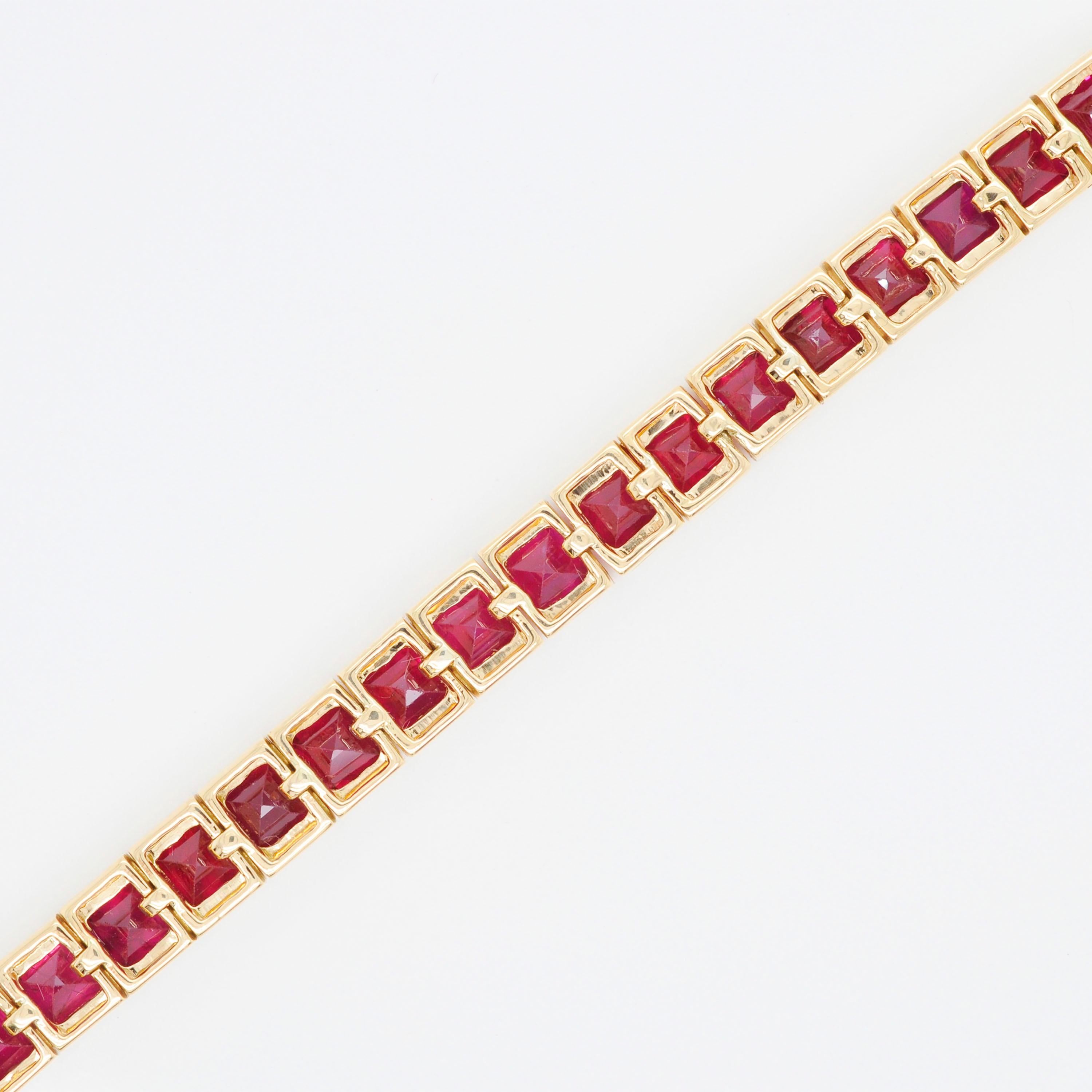 18 Karat Gold 15.93 Carat Square Mozambique Ruby Tennis Line Bracelet In New Condition In Jaipur, Rajasthan