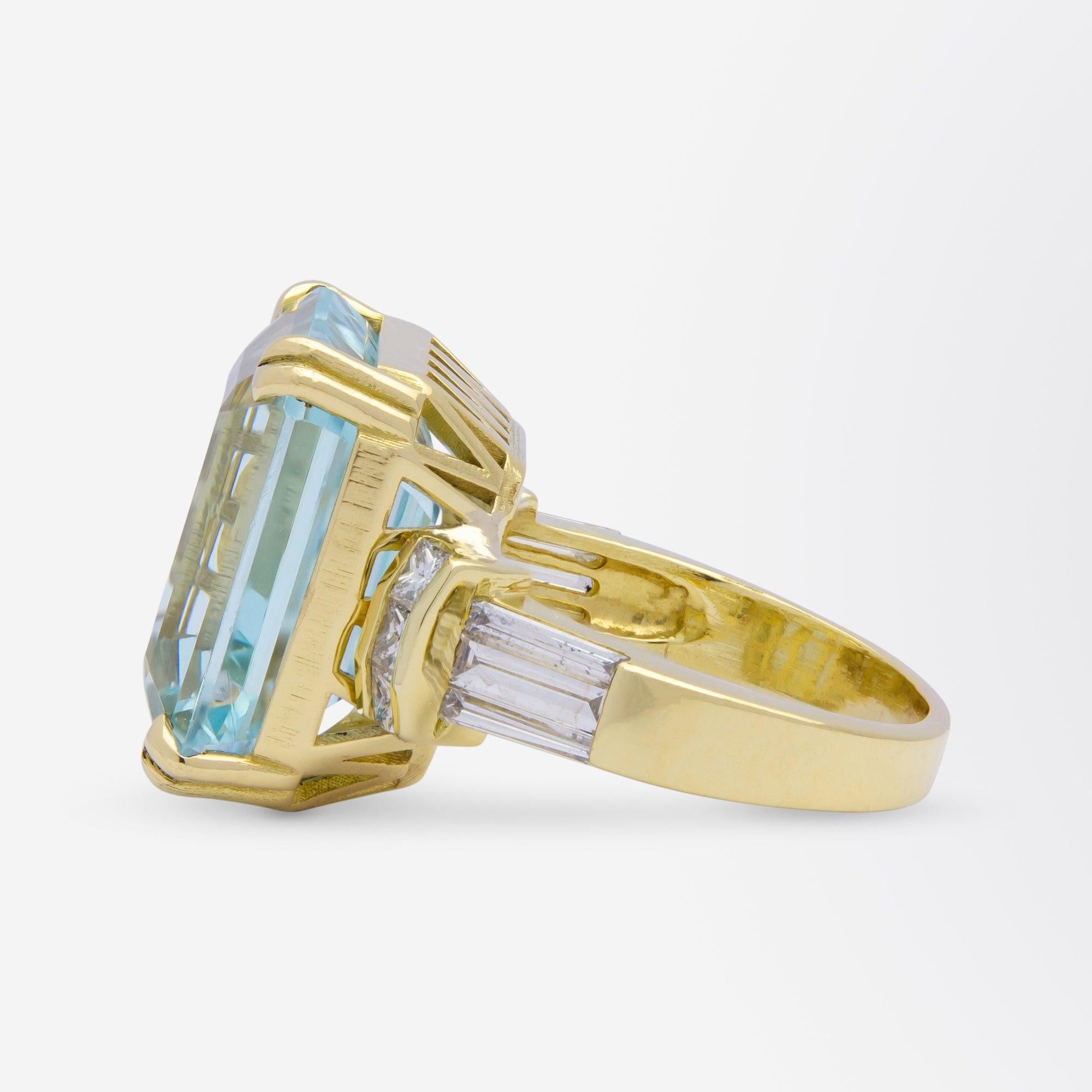 18 Karat Gold, 16,05 Karat Aquamarin & Diamant Ring (Smaragdschliff) im Angebot