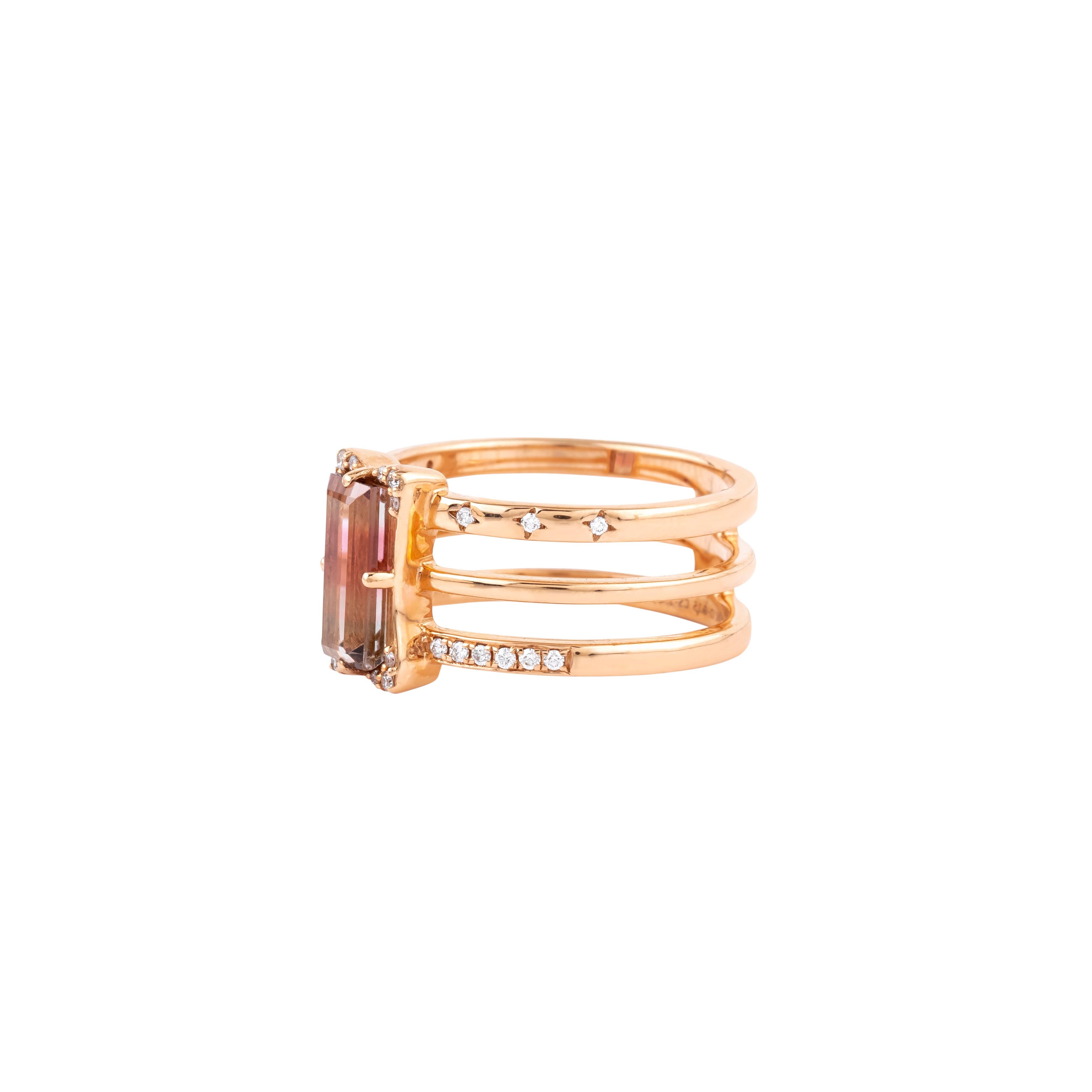 Brilliant Cut 18 Karat Gold 1.62 Carat Tourmaline and Diamond Fashion Ring For Sale