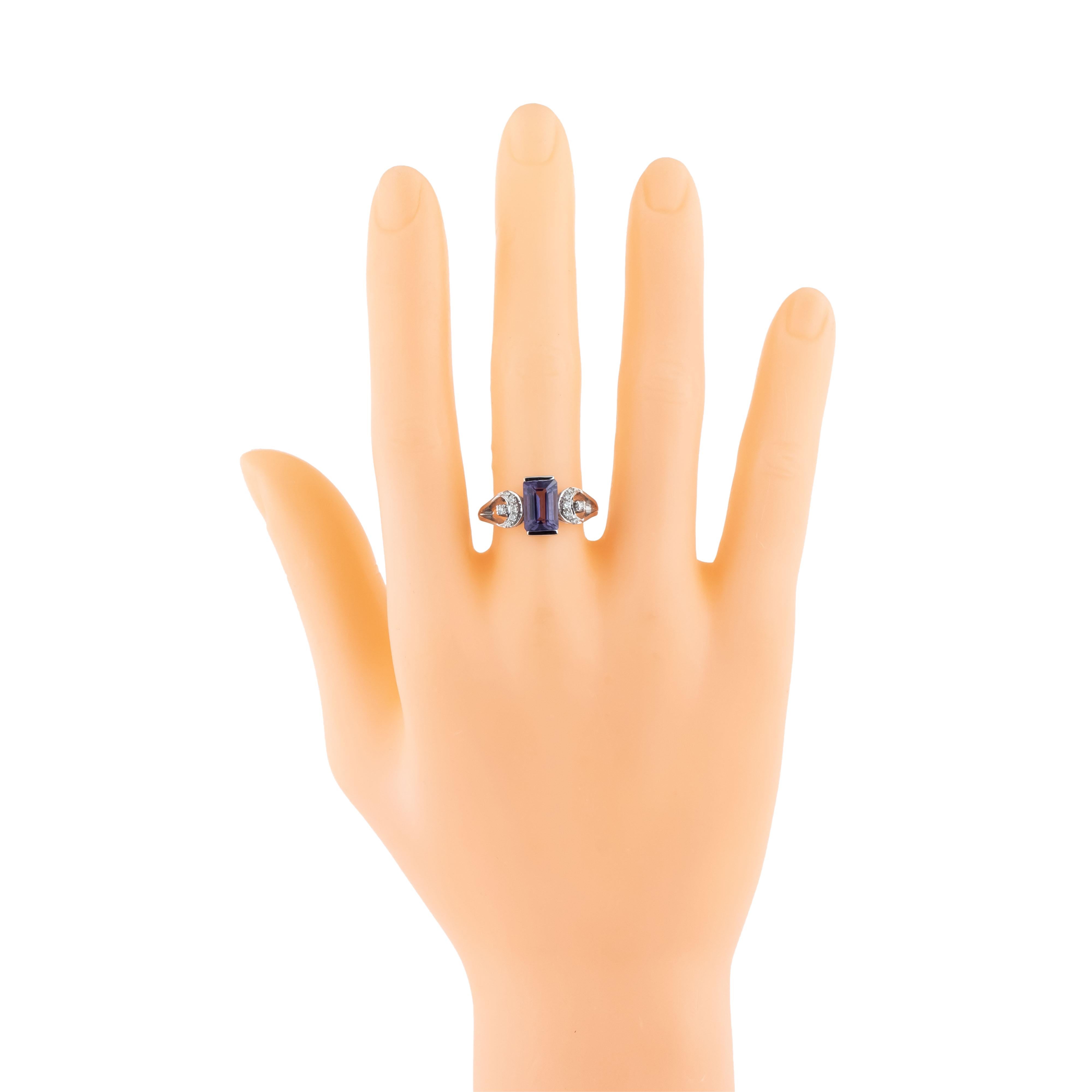 Contemporary 18 Karat Gold 1.66 Carats Iolite and Diamond Cocktail Ring For Sale