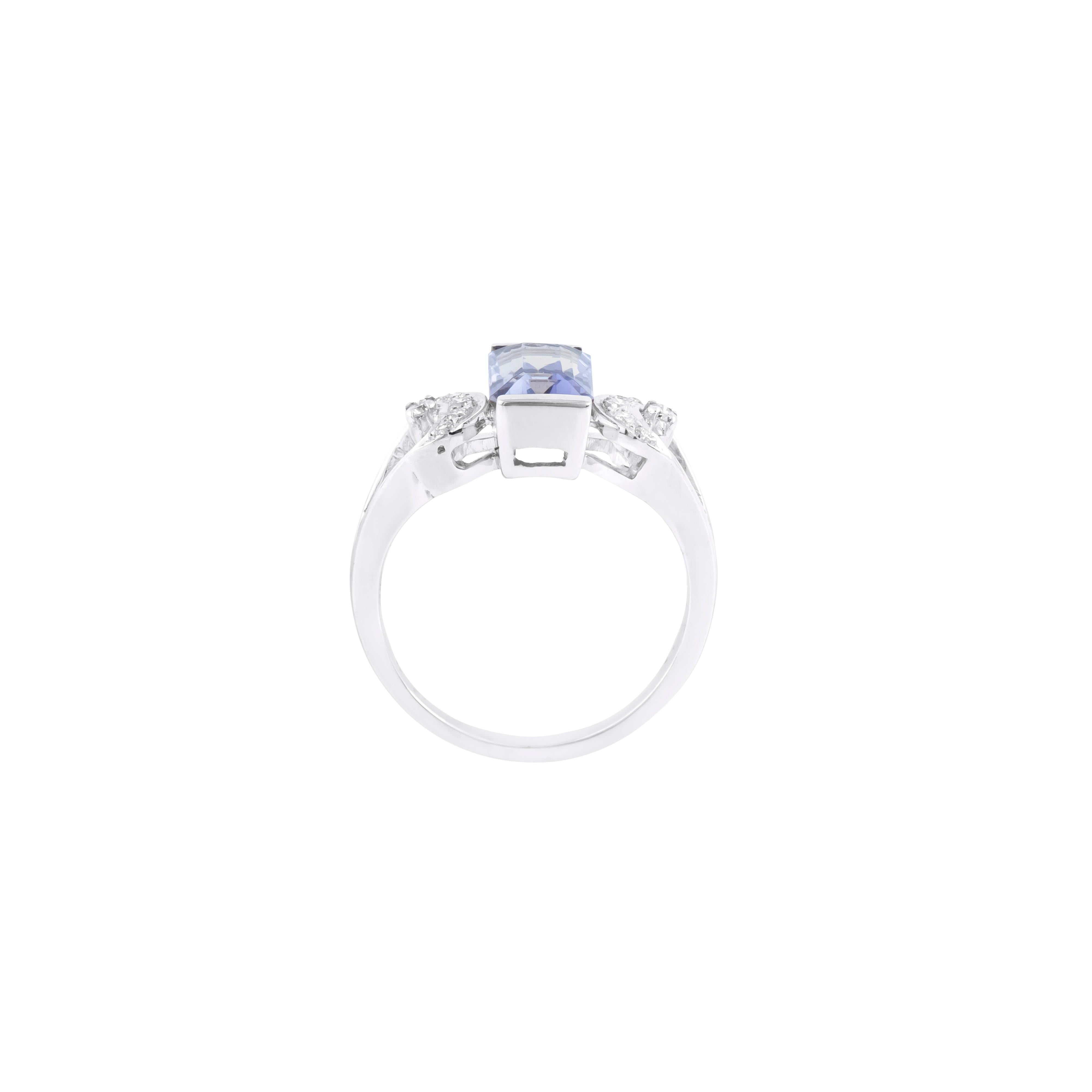 Women's 18 Karat Gold 1.66 Carats Iolite and Diamond Cocktail Ring For Sale