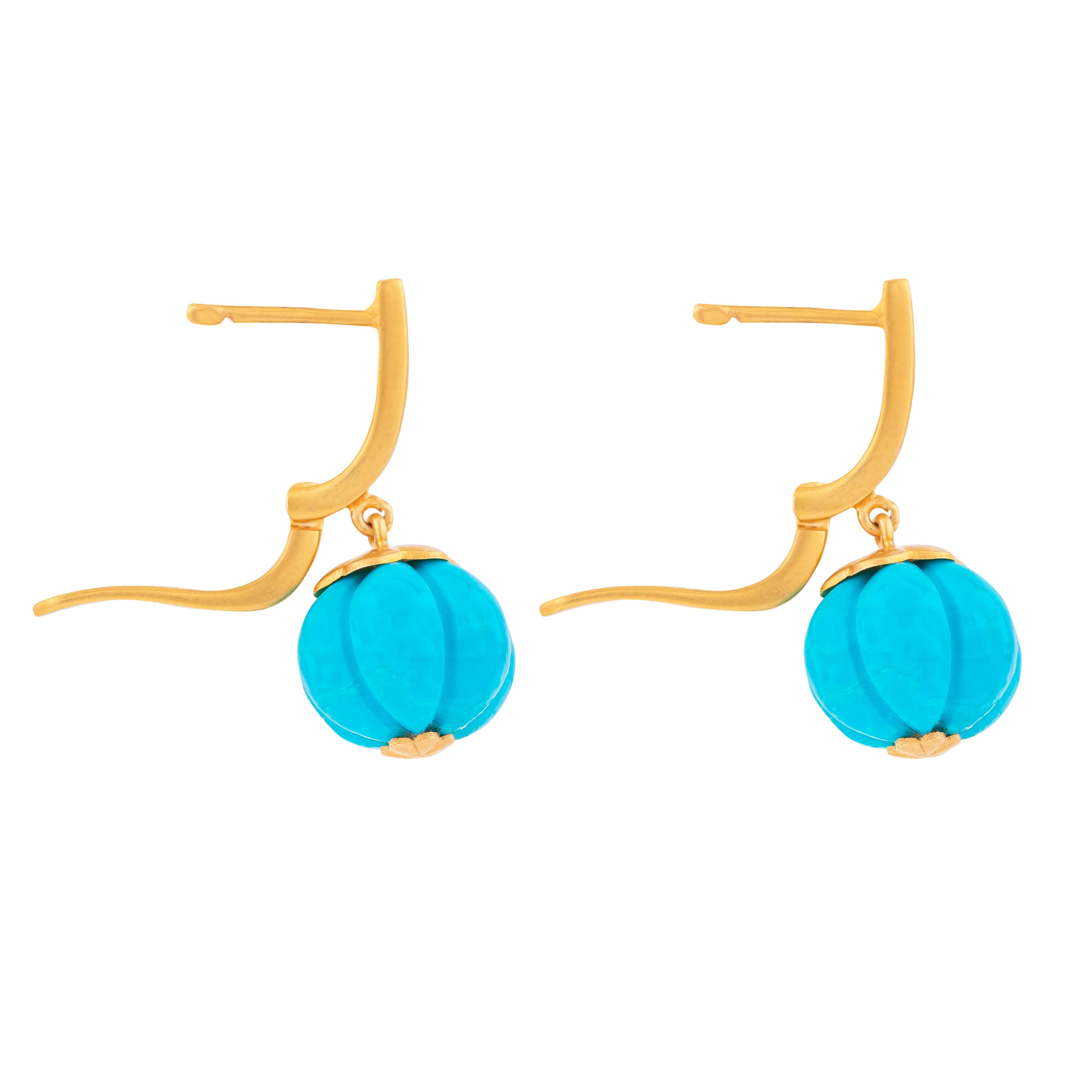 Cabochon 18 Karat Gold 16.9 Carat Turquoise Cocktail Drop Earrings For Sale