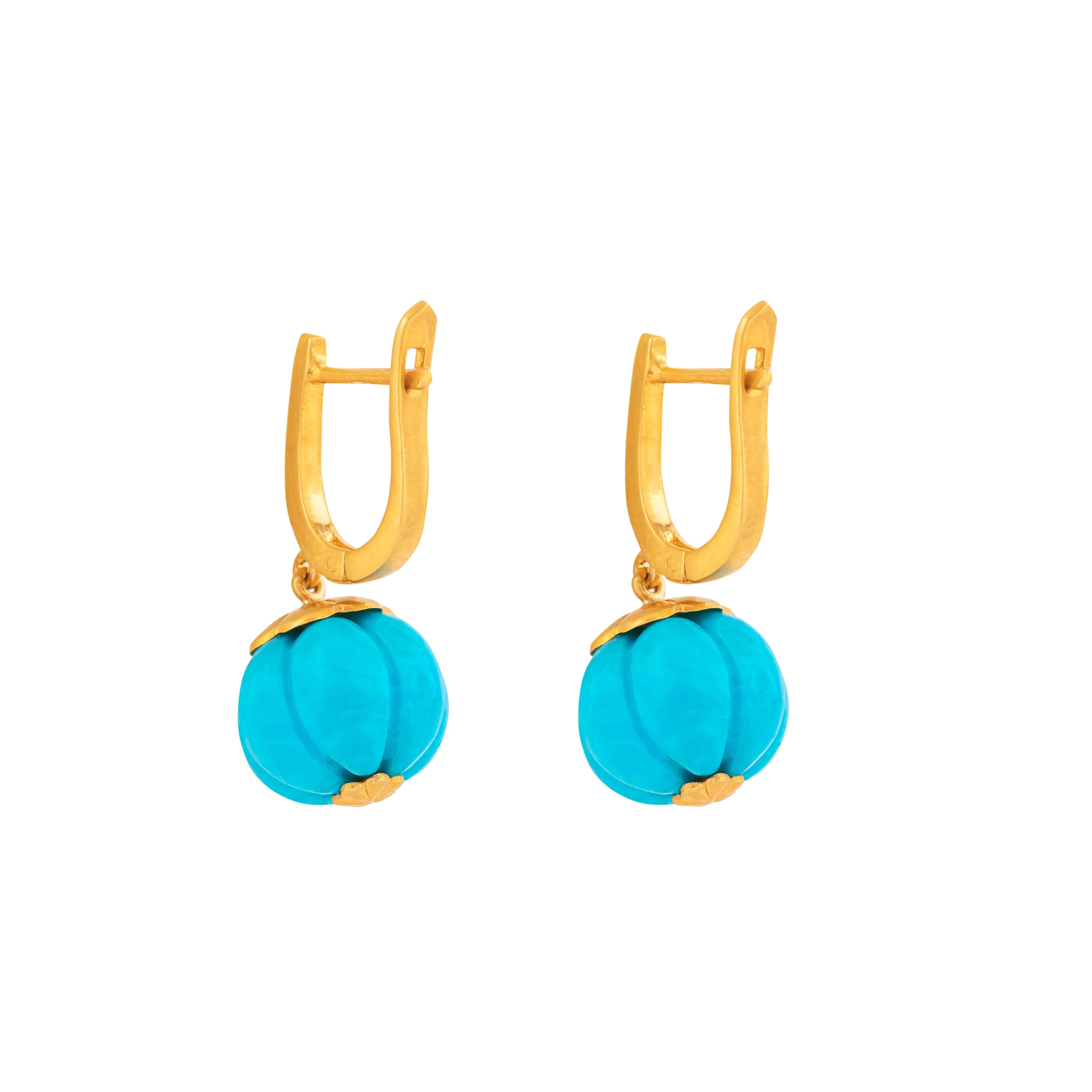 18 Karat Gold 16.9 Carat Turquoise Cocktail Drop Earrings In New Condition For Sale In Jaipur, IN