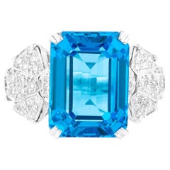 18 Karat Gold 16,95 Karat Blauer Topas und Diamant-Cocktailring