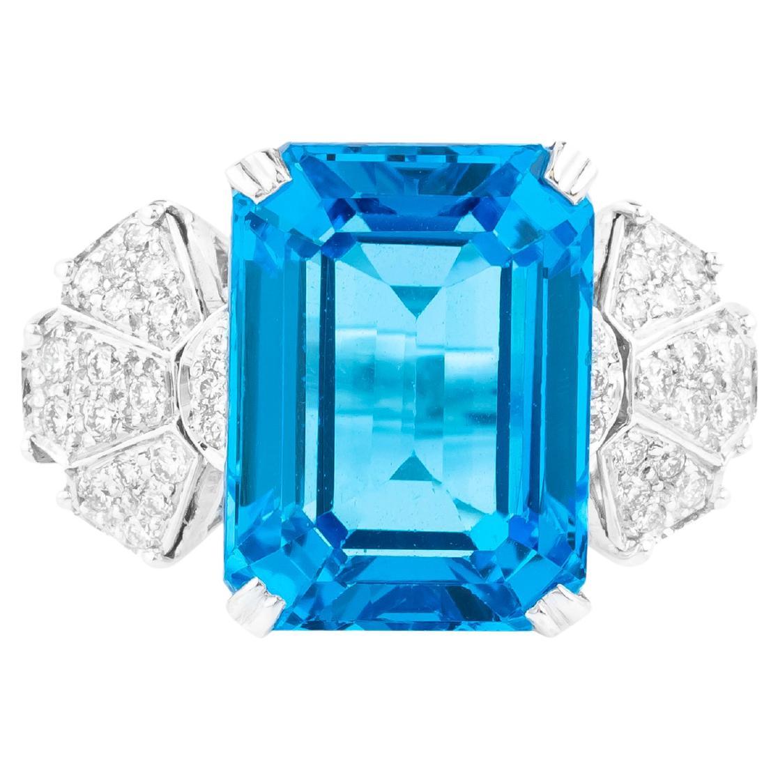 18 Karat Gold 16.95 Carats Blue Topaz and Diamond Cocktail Ring