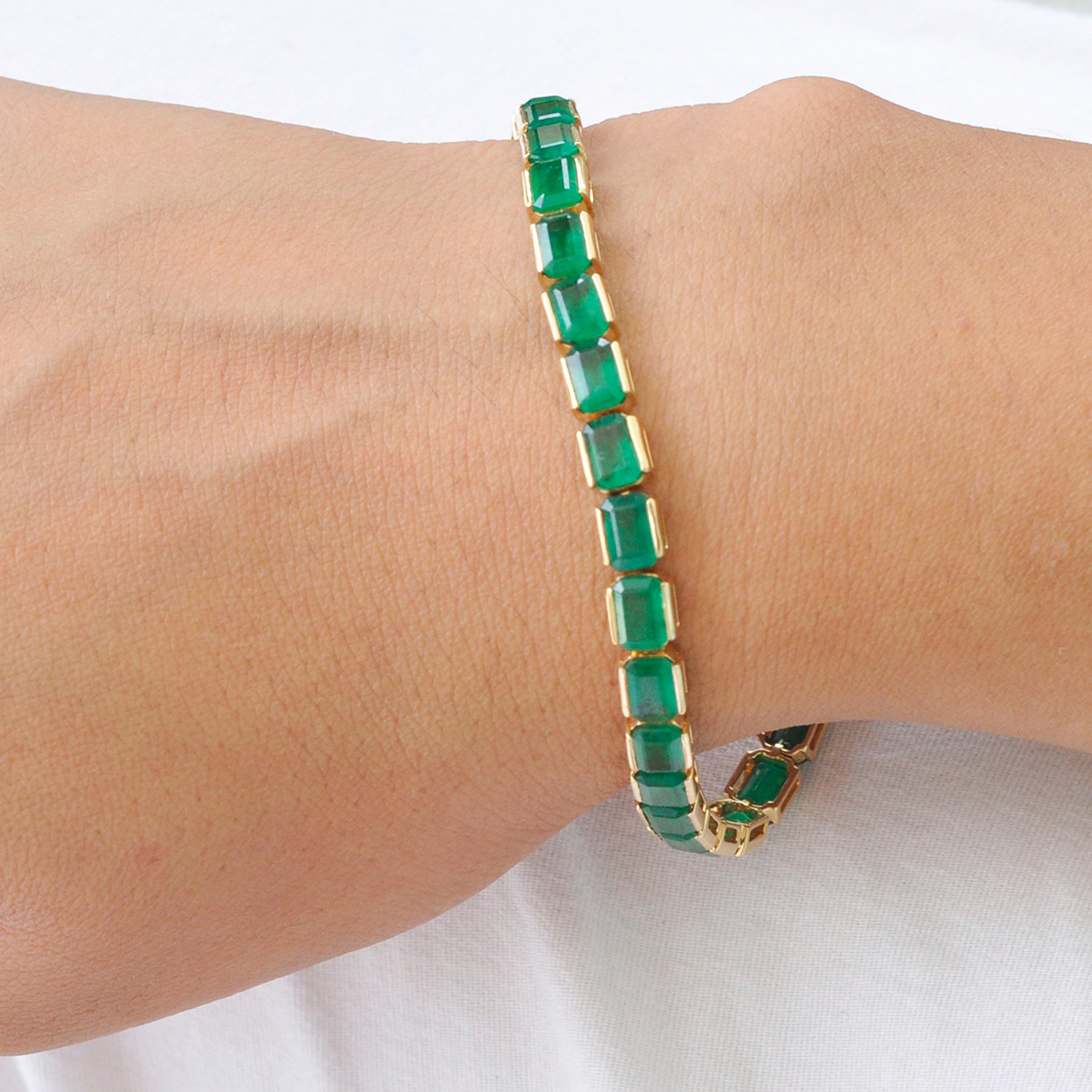18 Karat Gold 16.97 Carat Octagon Brazilian Emerald Tennis Line Bracelet For Sale 5