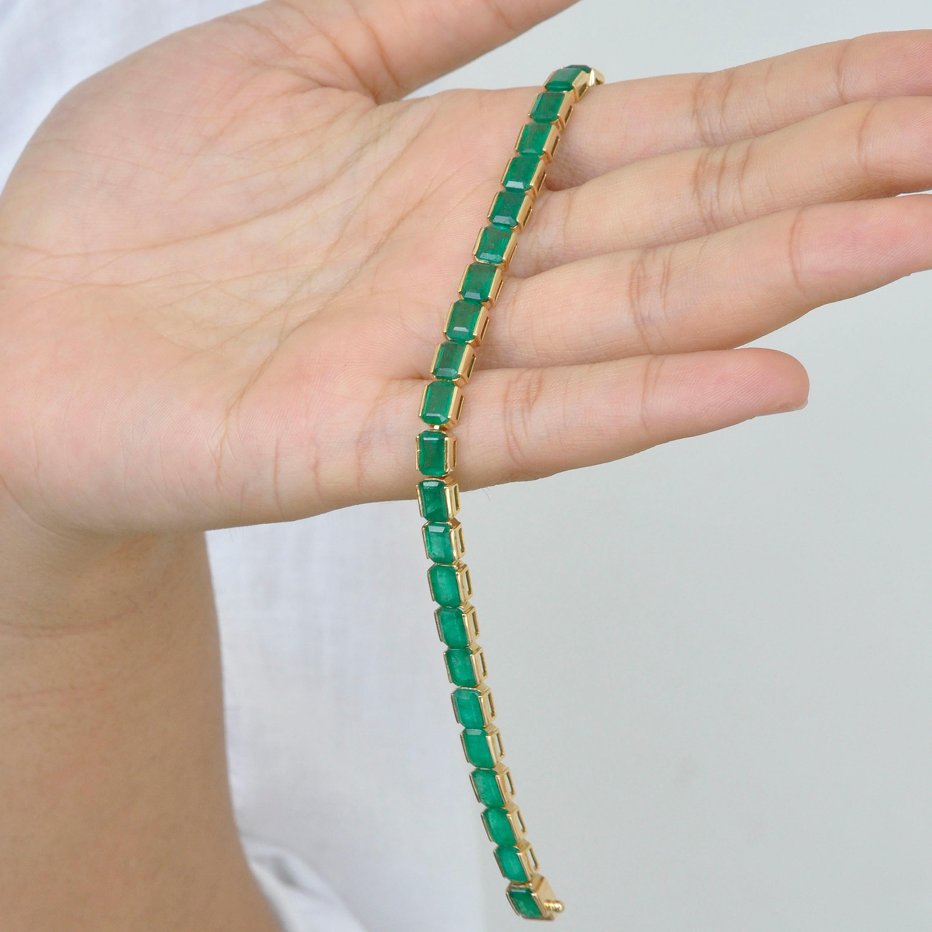 18 Karat Gold 16.97 Carat Octagon Brazilian Emerald Tennis Line Bracelet For Sale 9