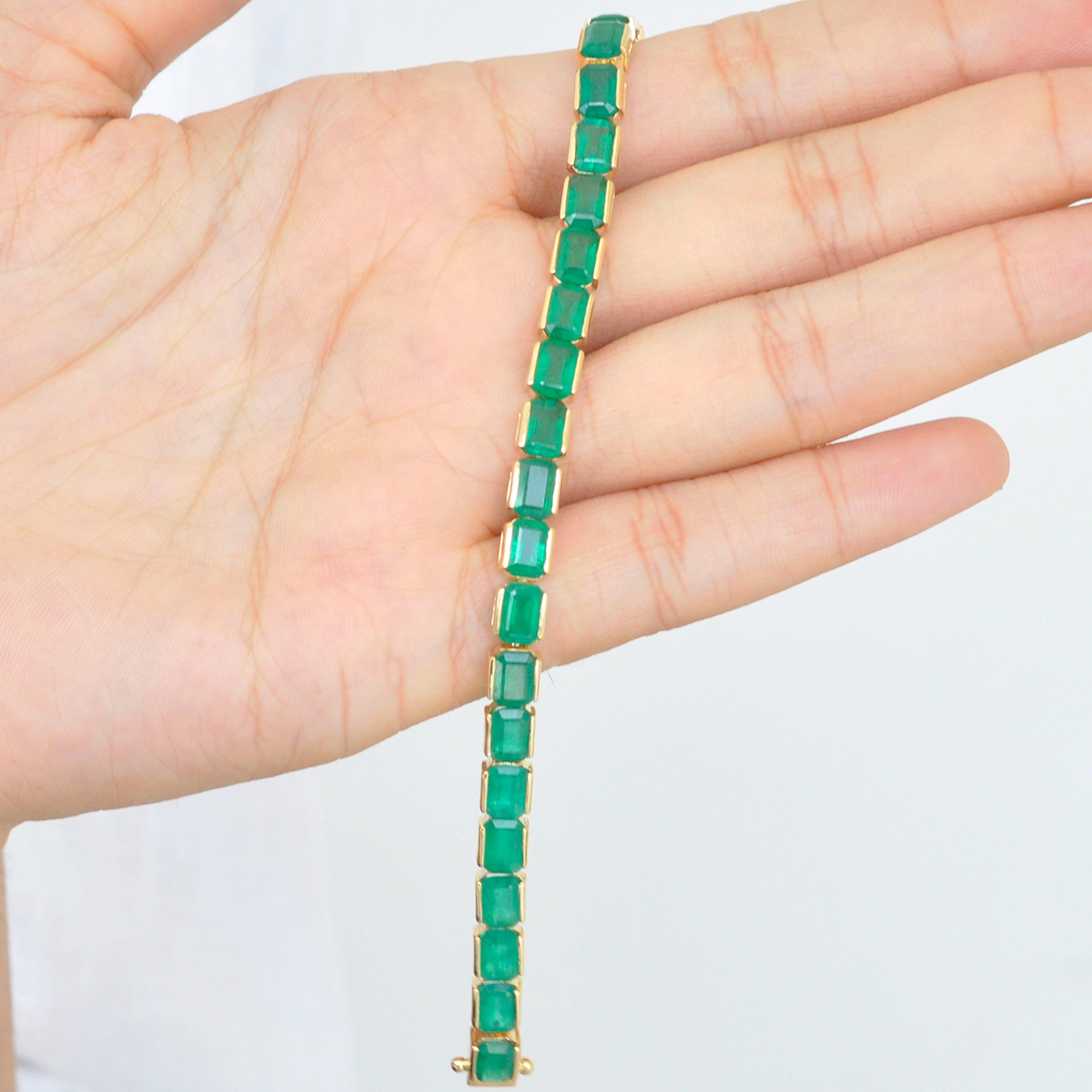 18 Karat Gold 16.97 Carat Octagon Brazilian Emerald Tennis Line Bracelet For Sale 10
