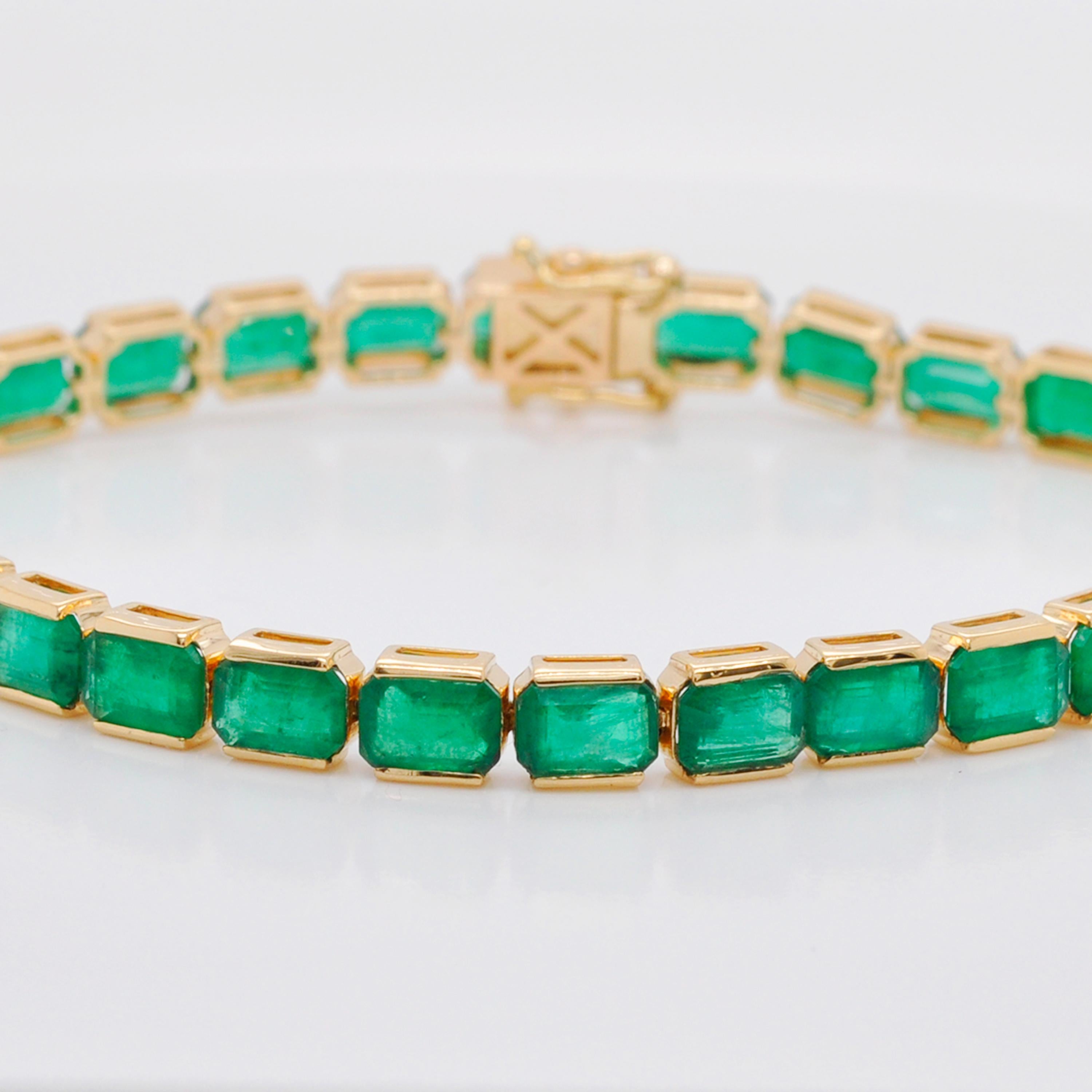 Achteckiges Tennisarmband aus 18 Karat Gold mit 16,97 Karat brasilianischem Smaragd im Zustand „Neu“ im Angebot in Jaipur, Rajasthan