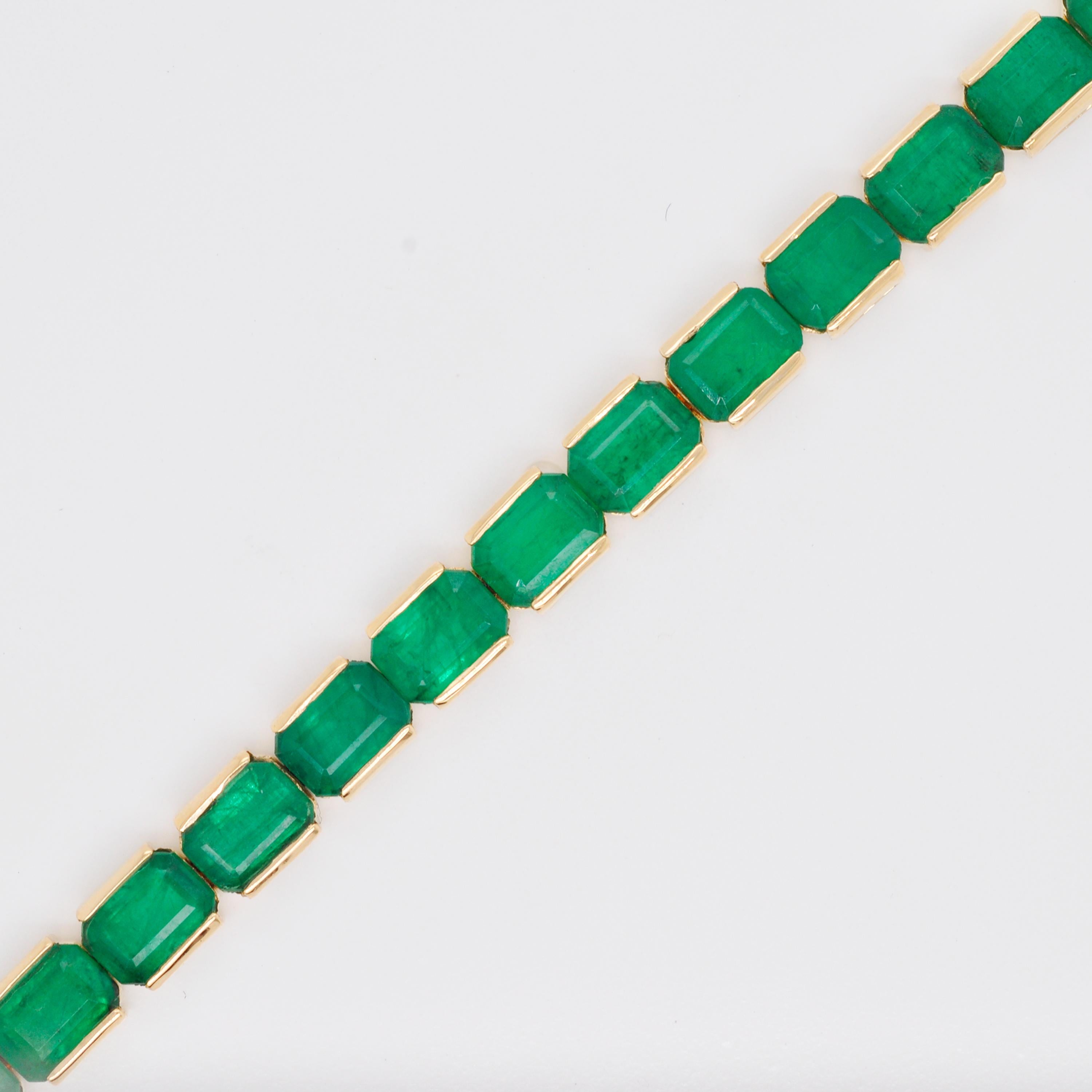 Octagon Cut 18 Karat Gold 16.97 Carat Octagon Brazilian Emerald Tennis Line Bracelet For Sale